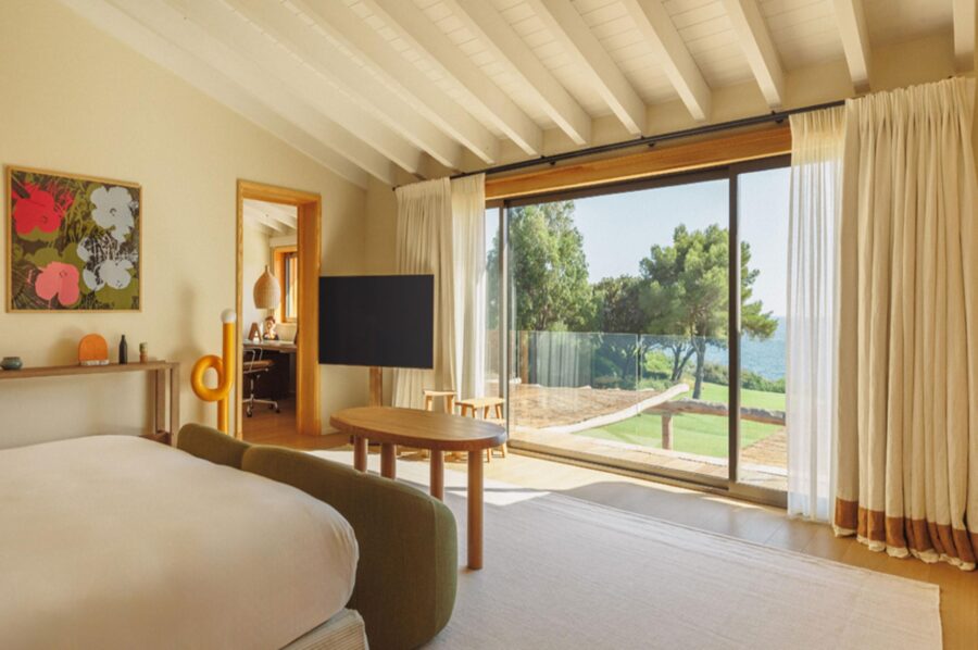 villa-pine-bedroom-scenic-sea-views-modern-stylish-design-luxury-lacroixvalmer