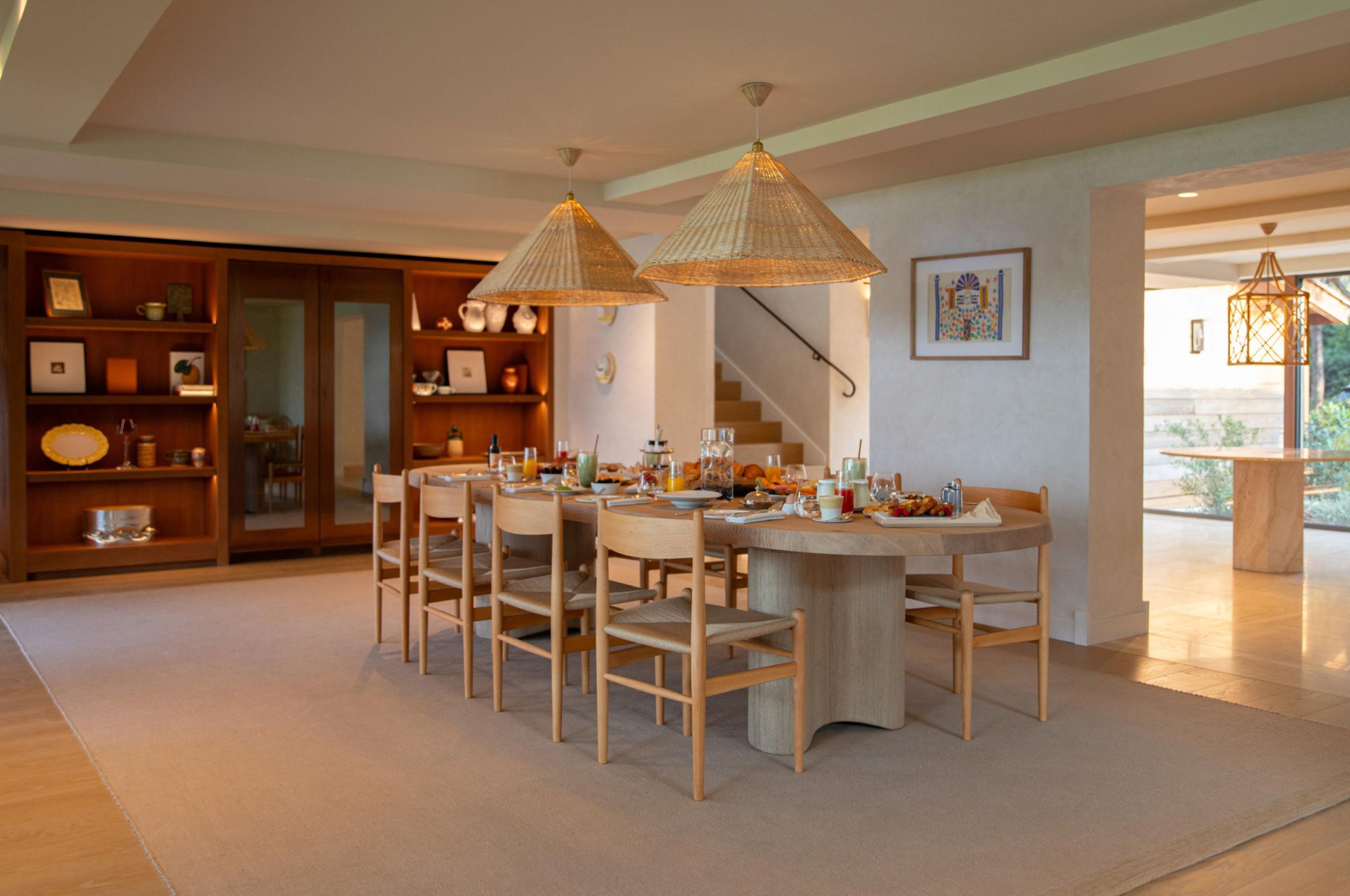 villa-pine-dining-room-openplan-spacious-modern-stylish-design-luxury-lacroixvalmer
