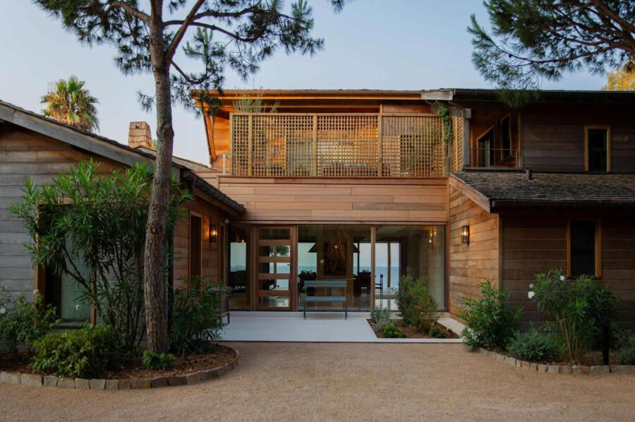 villa-pine-exterior-entrance-modern-elegant-architecture-luxury-lacroixvalmer