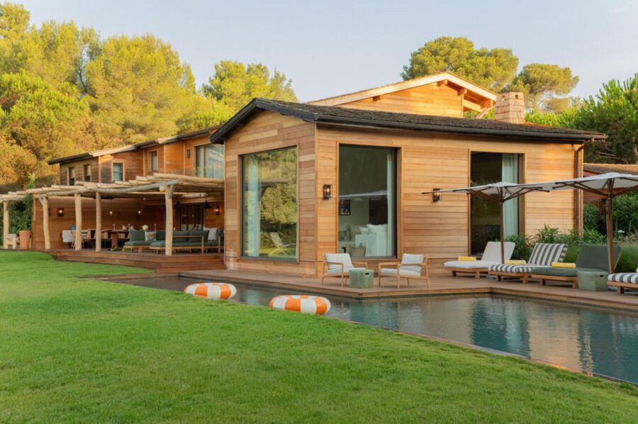 villa-pine-exterior-swimming-pool-terrace-garden-alfresco-dining-luxury-rental-retreat-lacroixvalmer