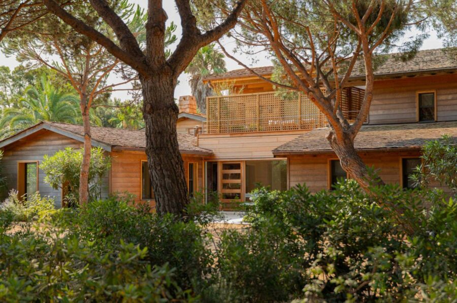 villa-pine-exterior-tropical-garden-luxury-rental-retreat-lacroixvalmer
