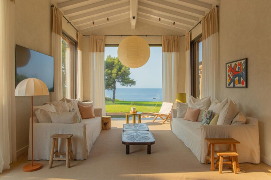 villa-pine-living-room-lounge-bright-modern-interior-sea-garden-view-luxury-lacroixvalmer