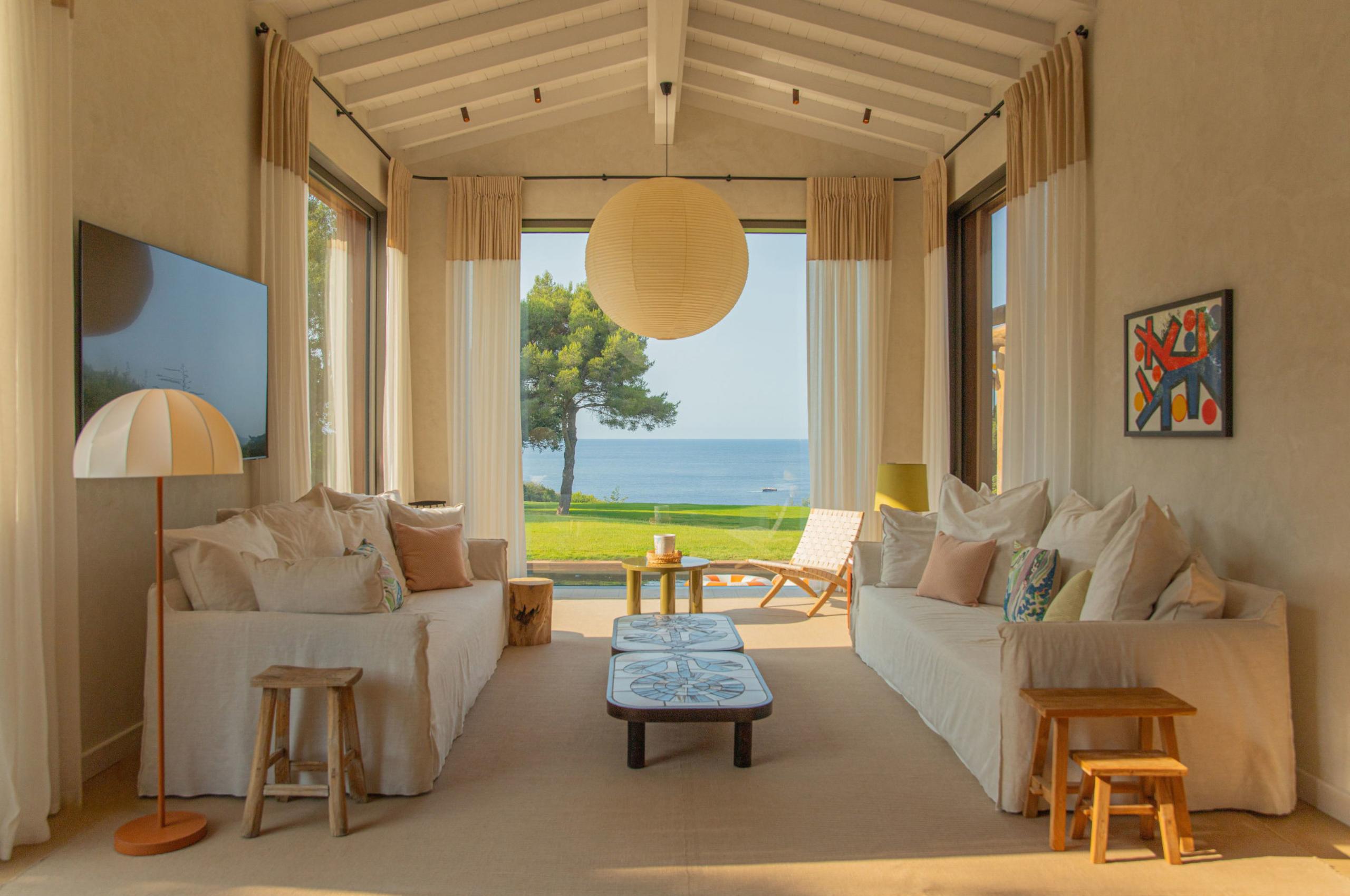 villa-pine-living-room-lounge-bright-modern-interior-sea-garden-view-luxury-lacroixvalmer
