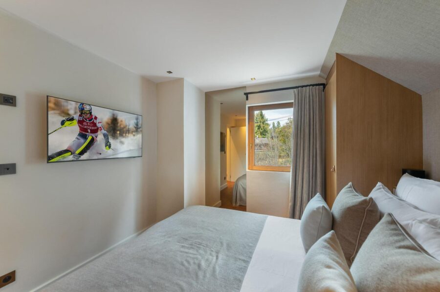 chalet-bellvie-bedroom-elegant-design-luxury-megeve