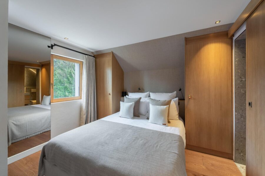 chalet-bellvie-bedroom-modern-serene-luxury-megeve