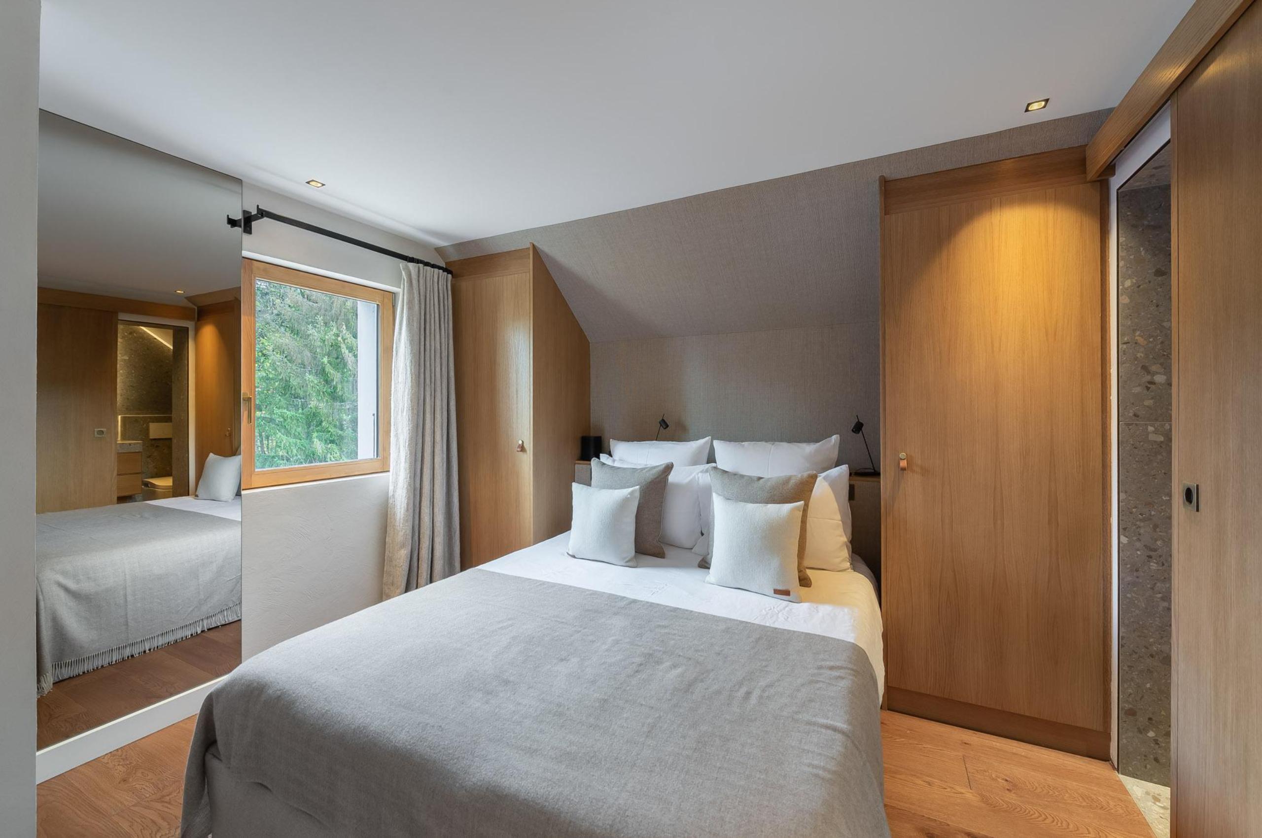 chalet-bellvie-bedroom-modern-serene-luxury-megeve