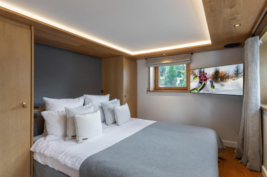 chalet-bellvie-bedroom-scenic-views-serene-design-luxury-megeve