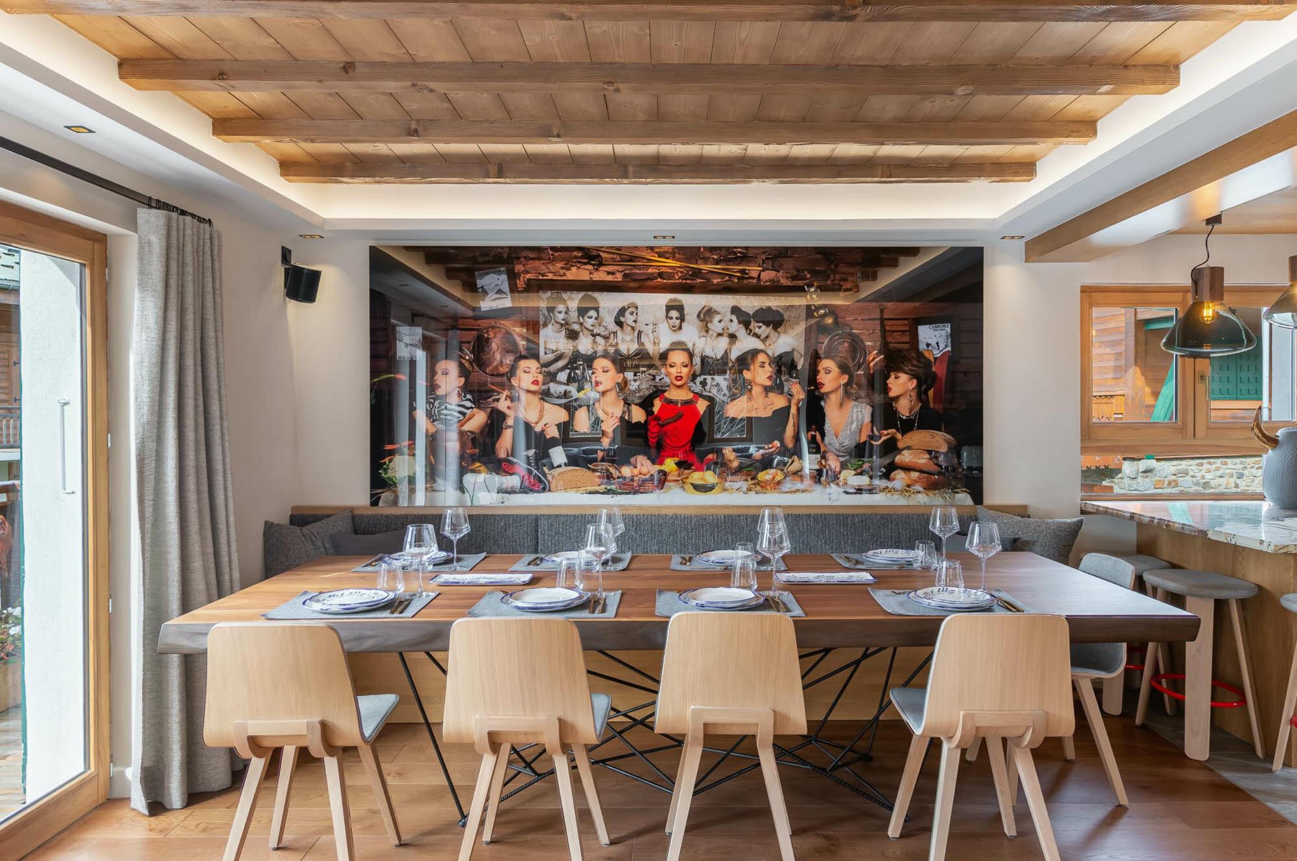 chalet-bellvie-dining-room-artwork-openplan-modern-luxury-megeve