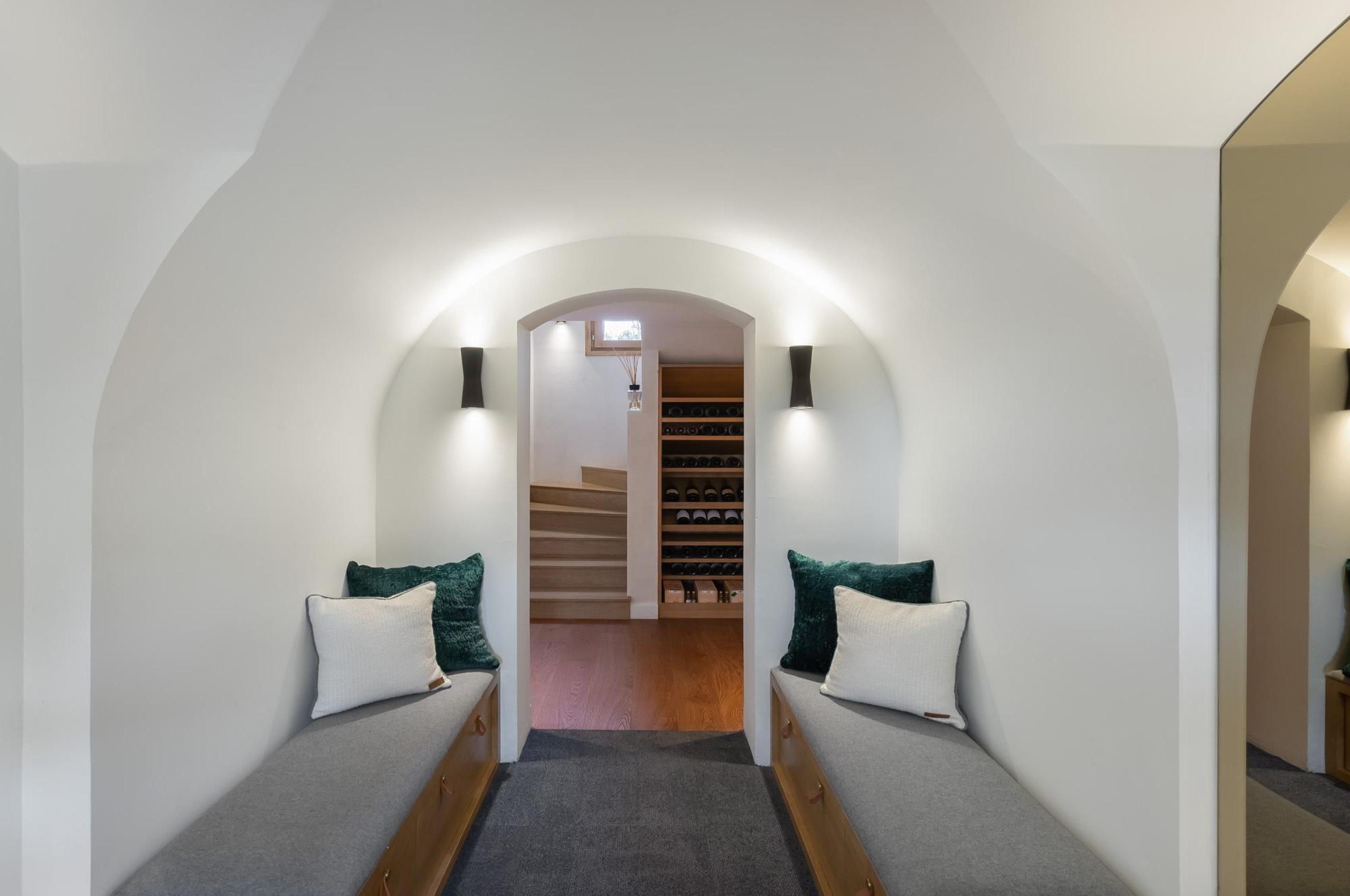 chalet-bellvie-hallway-seating-serene-design-luxury-megeve
