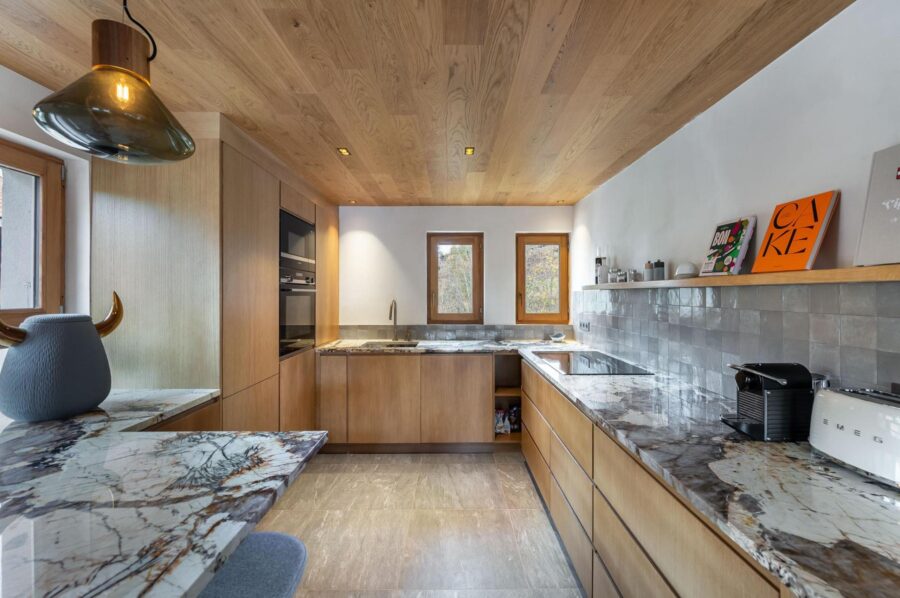chalet-bellvie-kitchen-modern-spacious-sleek-design-luxury-megeve