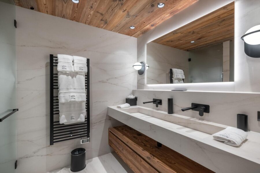 chalet-griselda-bathroom-double-sink-modern-luxury-megeve
