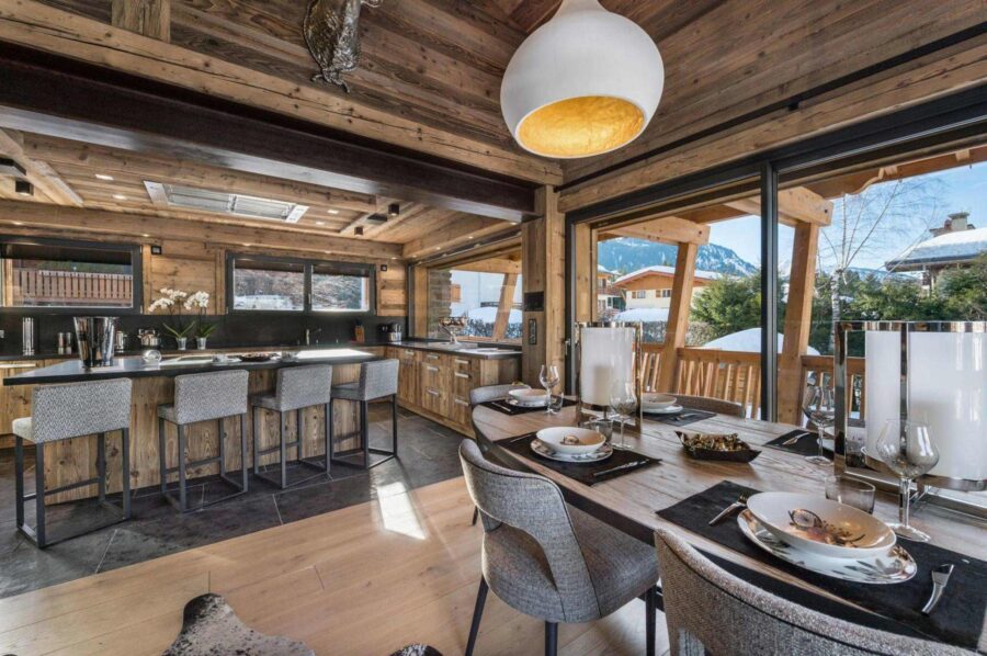 chalet-lara-dining-bar-kitchen-openplan-mountain-view-luxury-megeve