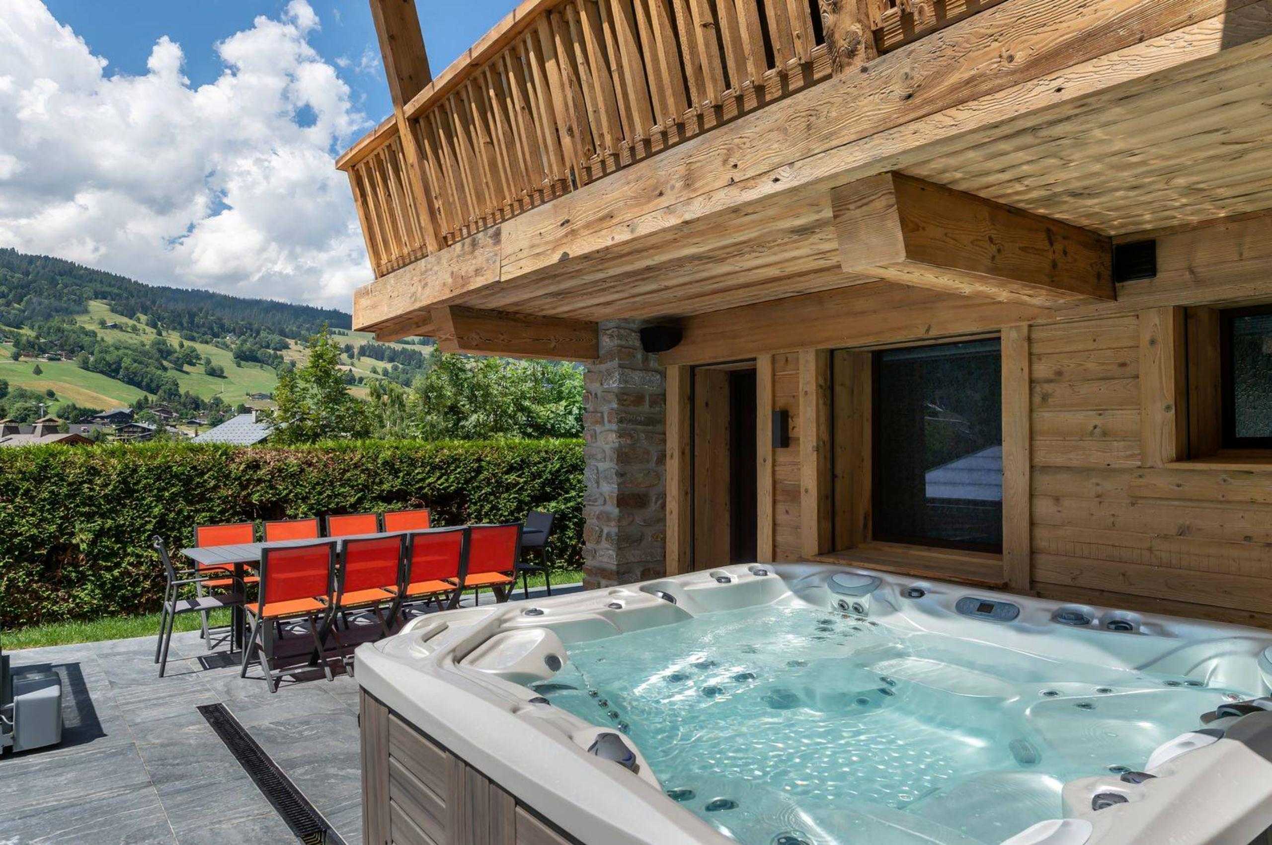 chalet-lara-exterior-hottub-luxury-megeve