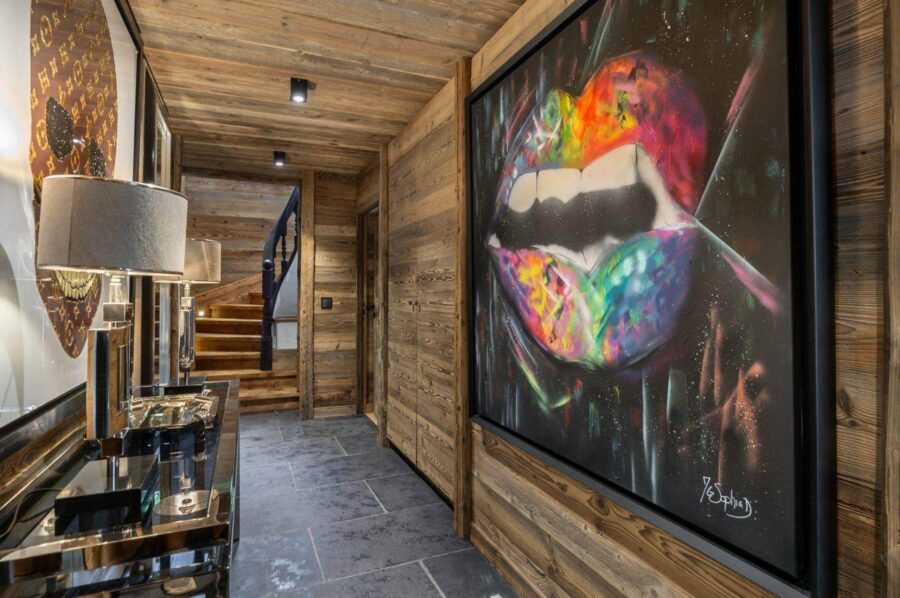 chalet-lara-hallway-artwork-luxury-megeve