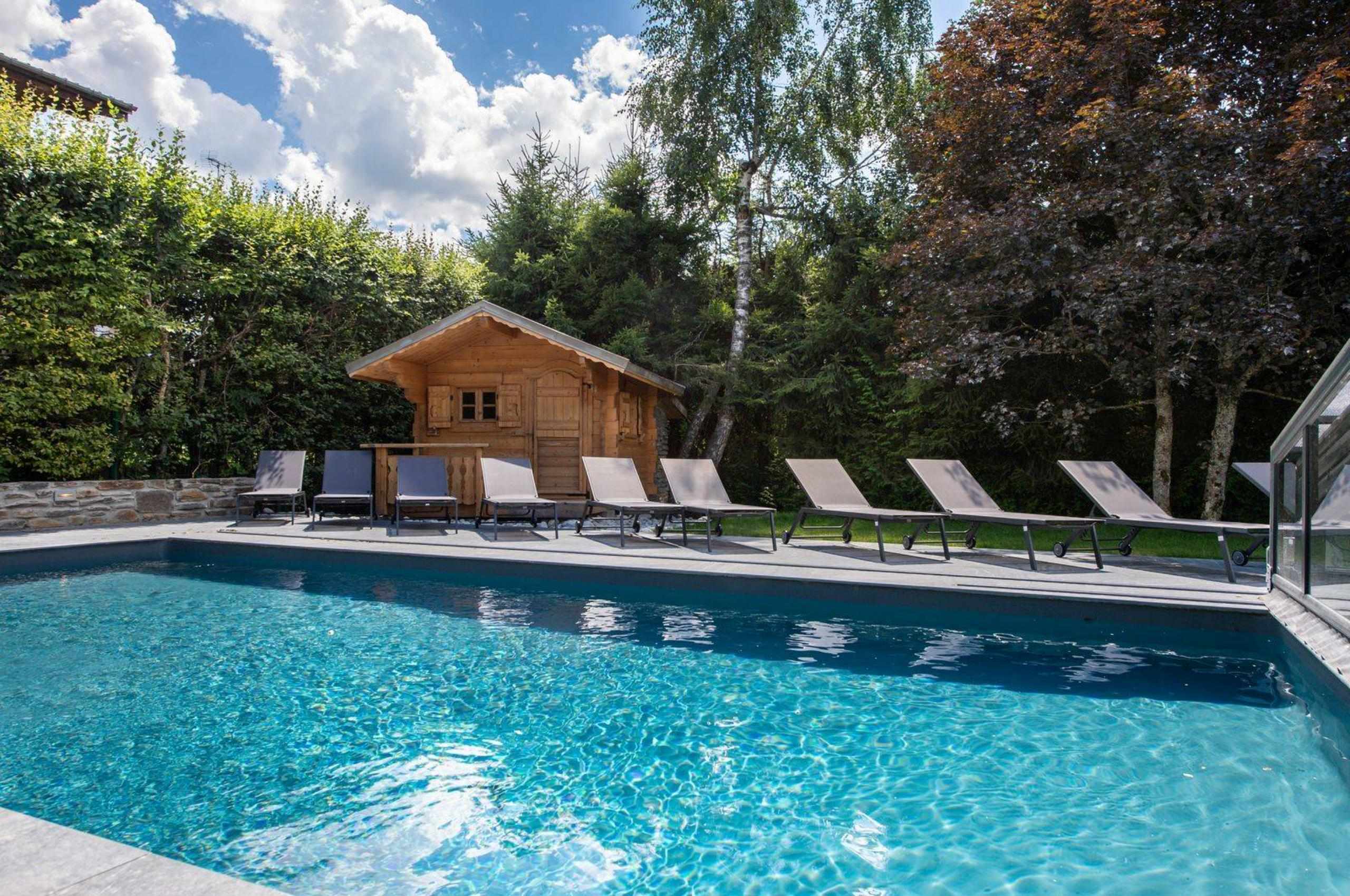 chalet-lara-outdoor-swimming-pool-luxury-megeve
