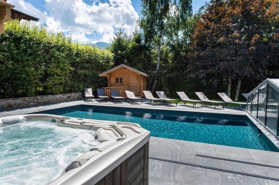 chalet-lara-swimming-pool-jacuzzi-luxury-megeve