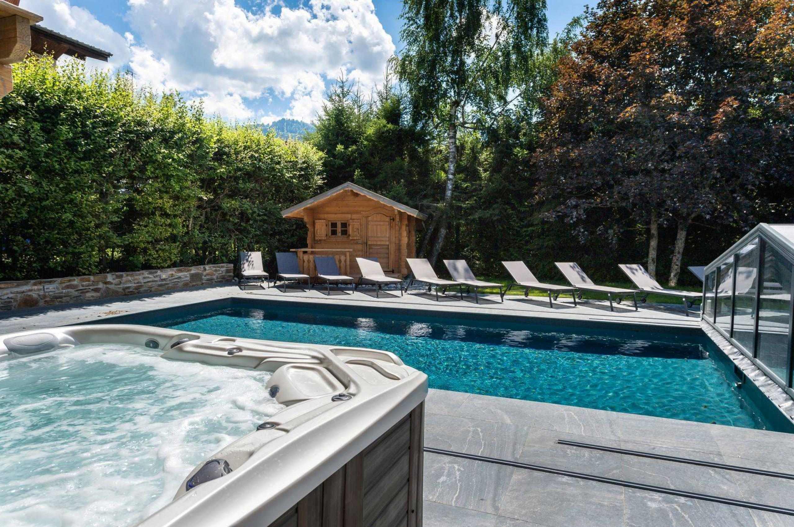 chalet-lara-swimming-pool-jacuzzi-luxury-megeve