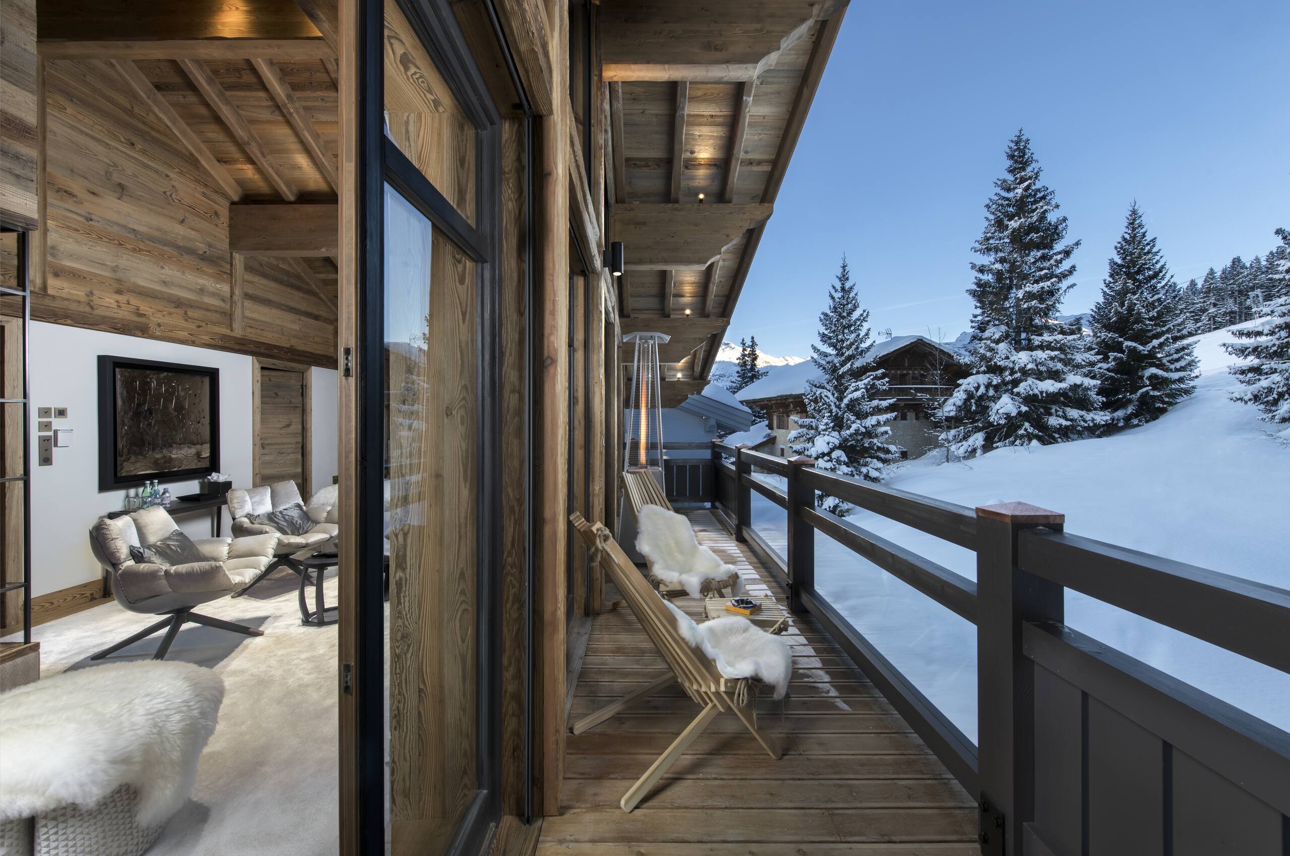 chalet-anastasia-balcony-mastersuite-scenic-mountainviews-alpine-luxury-courchevel1850