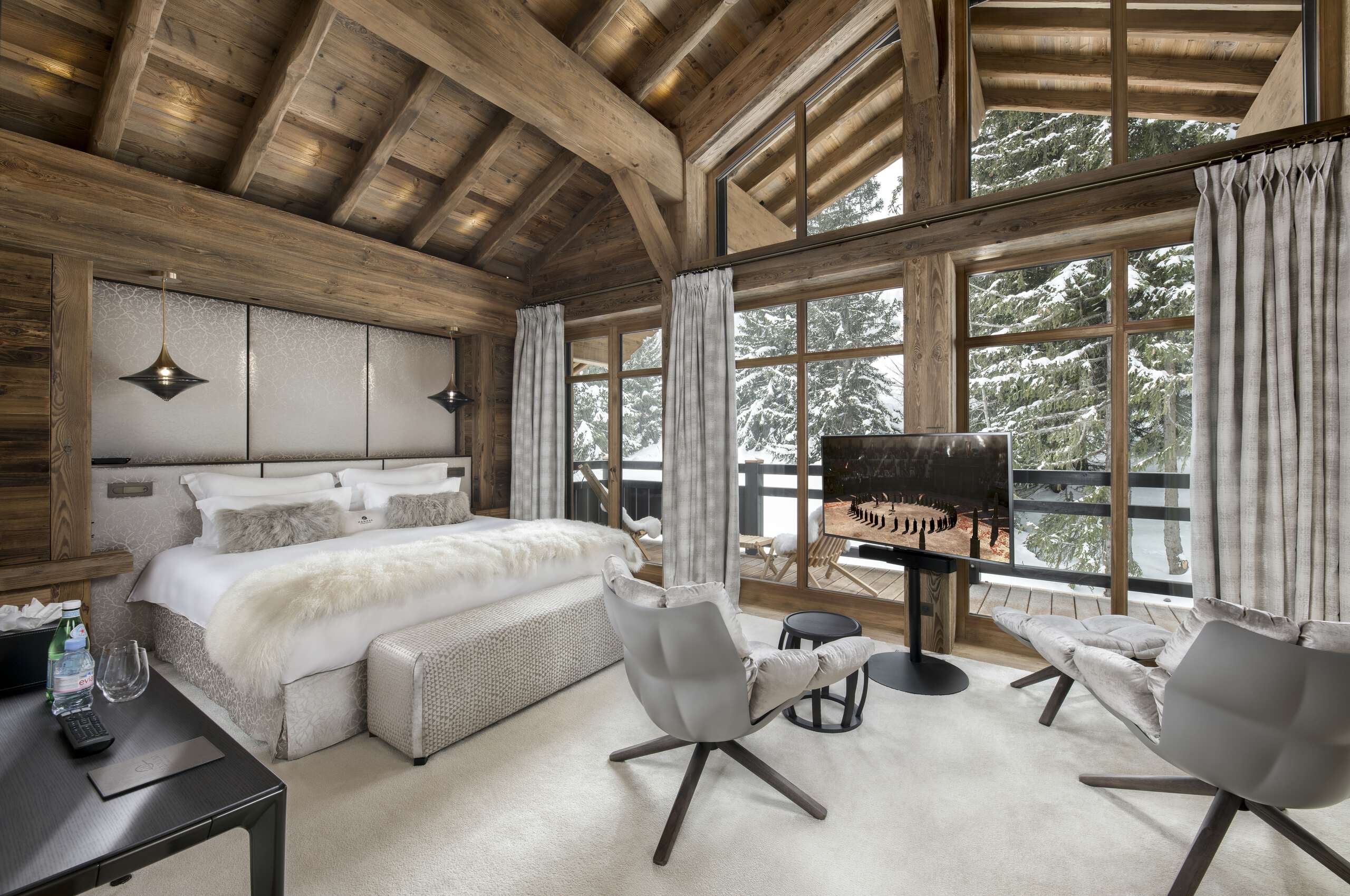chalet-anastasia-bedroom-scenicviews-modern-spacious-elegant-alpine-design-balcony-courchevel1850-luxury