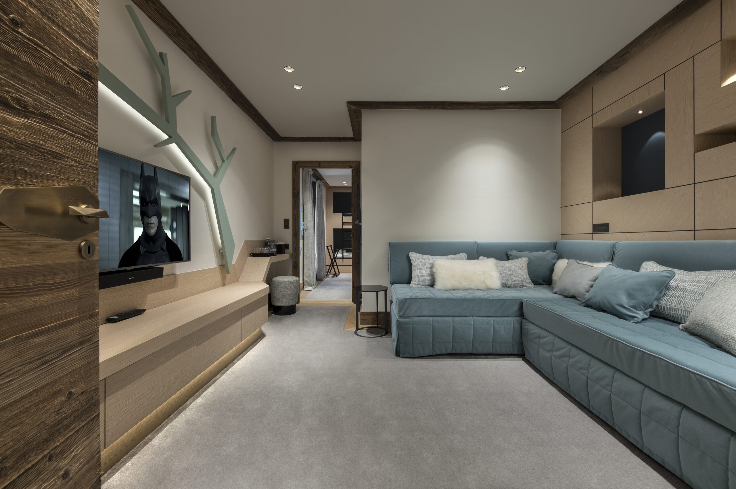 chalet-anastasia-cinemaroom-tvlounge-comfort-elegant-alpine-interior-courchevel1850-luxury