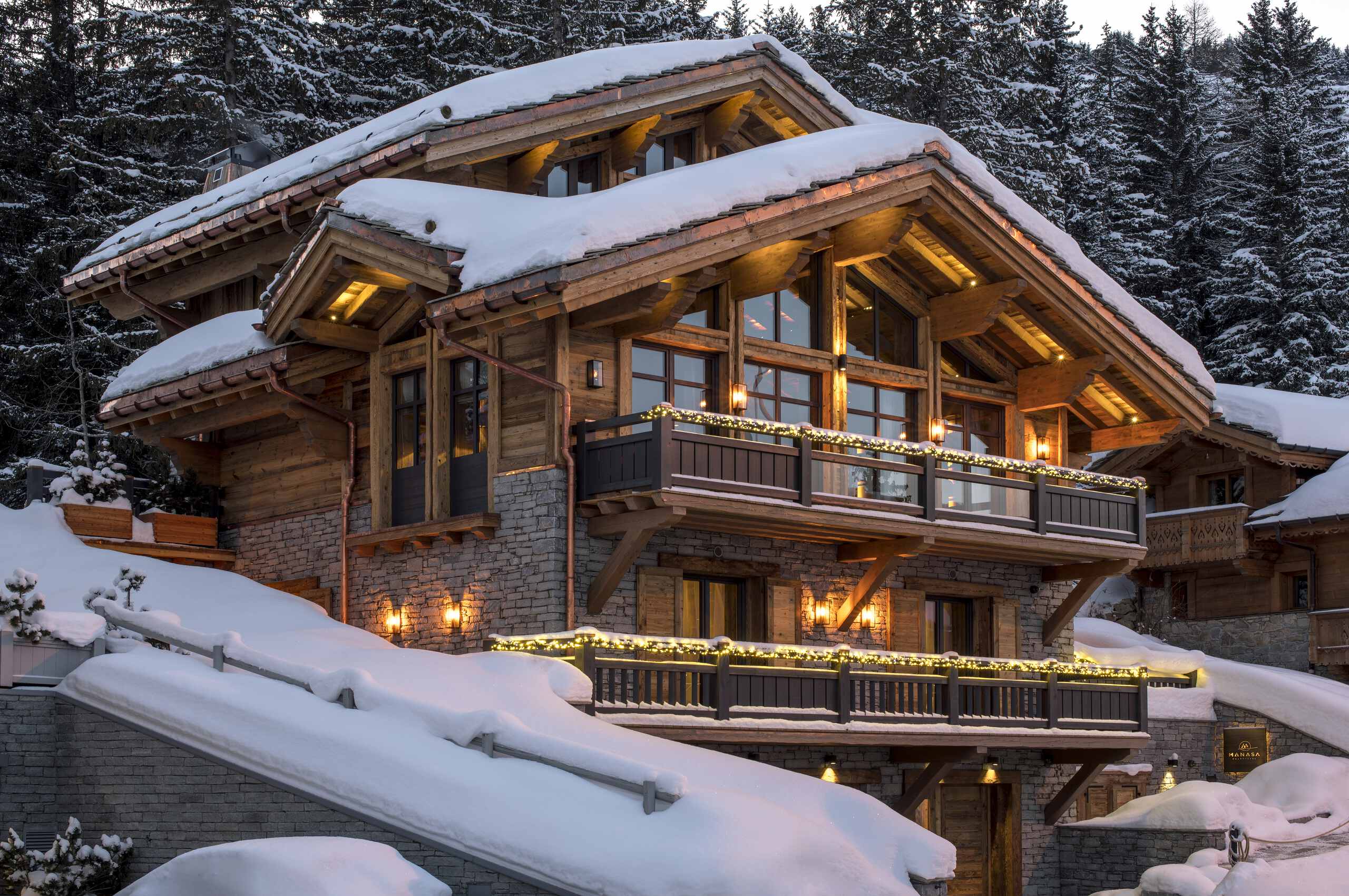 chalet-anastasia-exterior-forest-primelocation-luxury-rental-retreat-courchevel1850