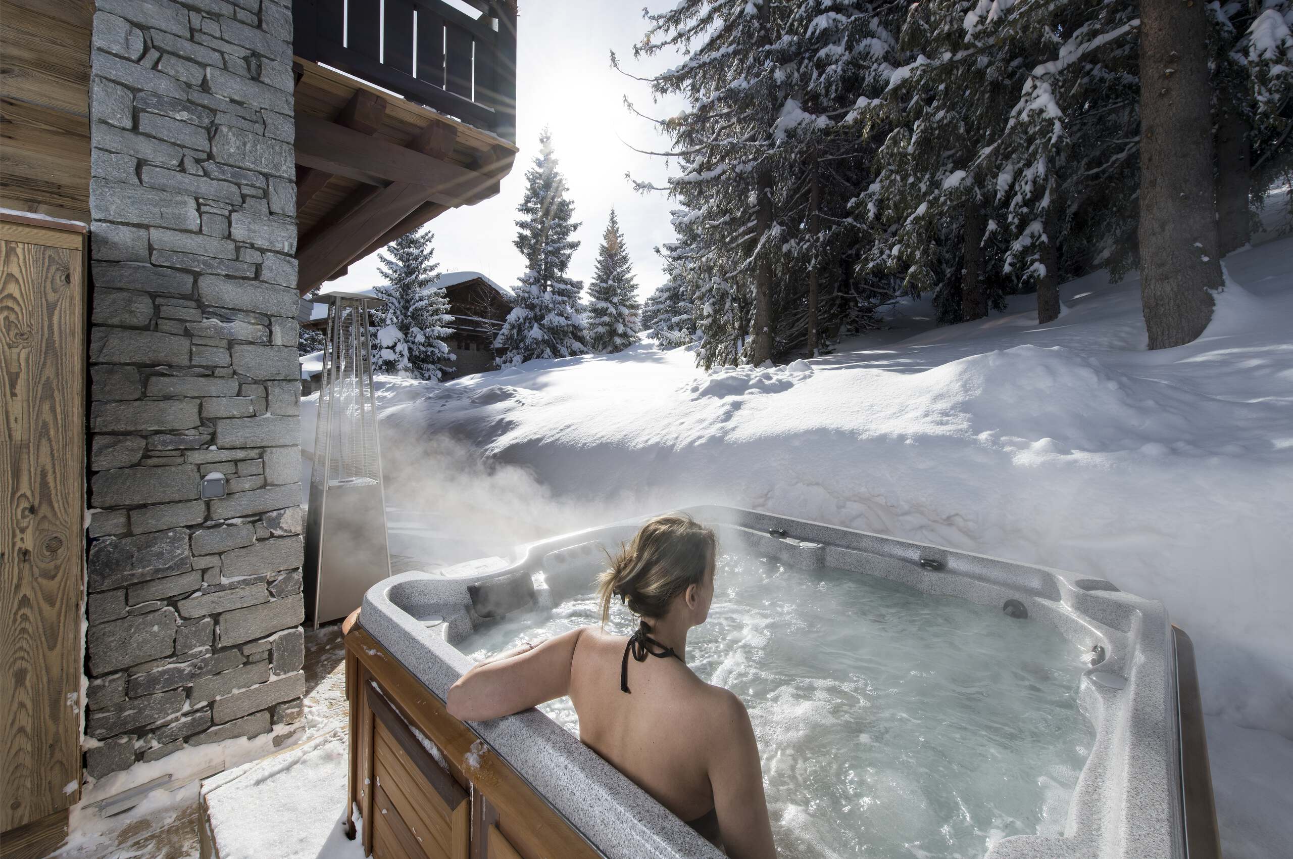 chalet-anastasia-hotub-jacuzzi-scenicviews-luxury-wellness-rental-retreat-courchevel1850