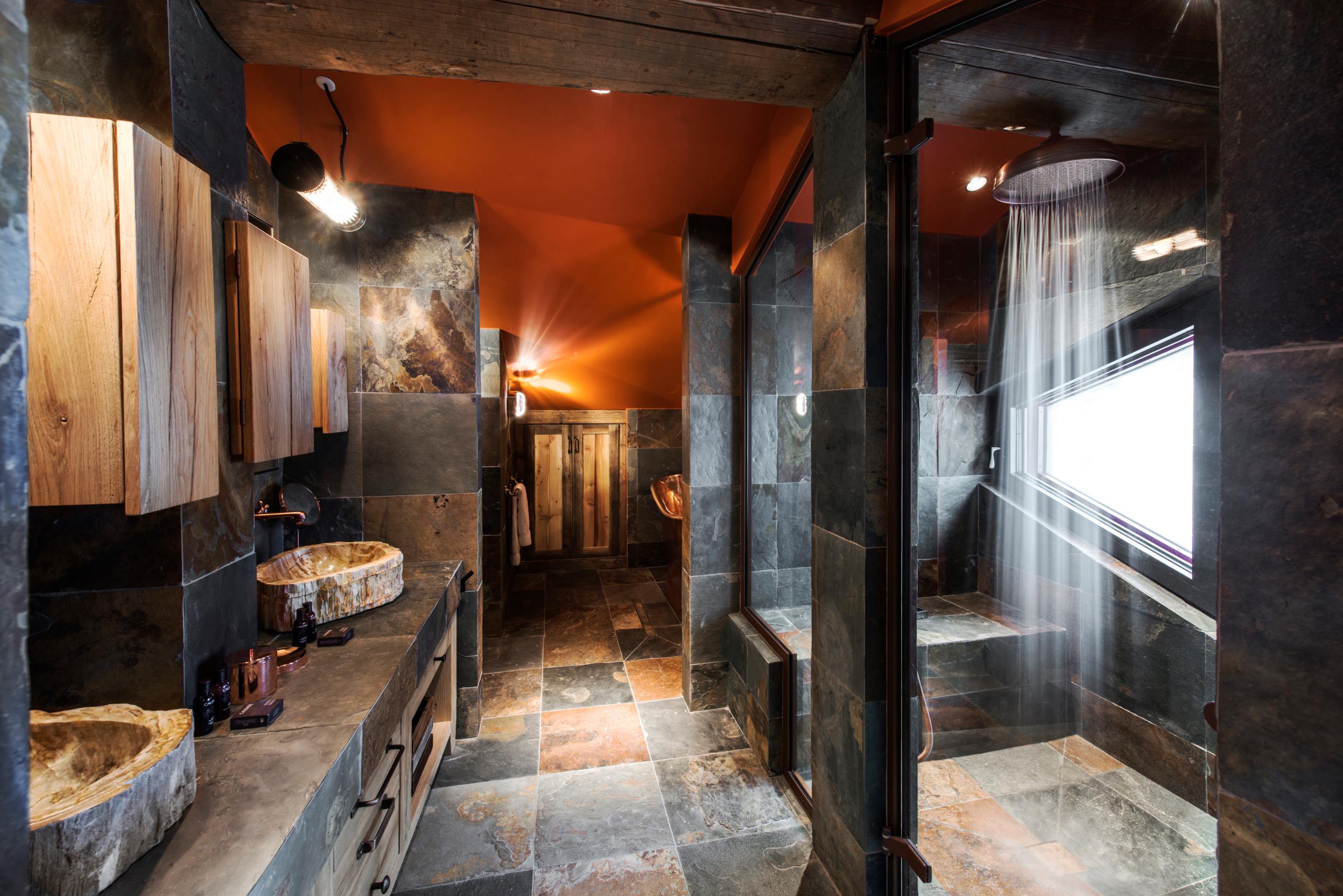 chalet-artsy-bathroom-doublesink-shower-room-copper-bathtub-sleek-modern-design-luxury-courchevel1550