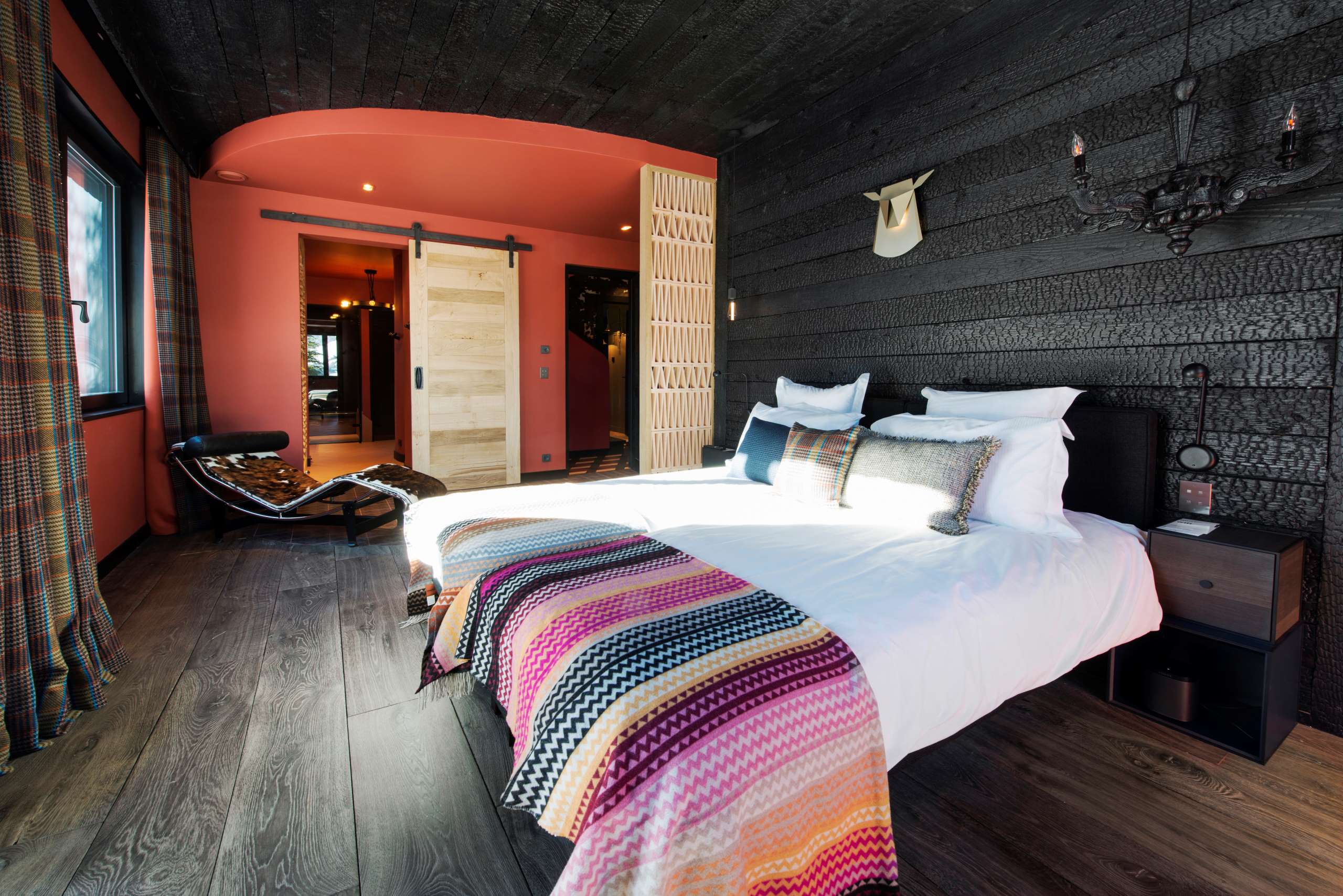chalet-artsy-bedroom-rustic-unique-design-alpine-luxury-rental-courchevel1550