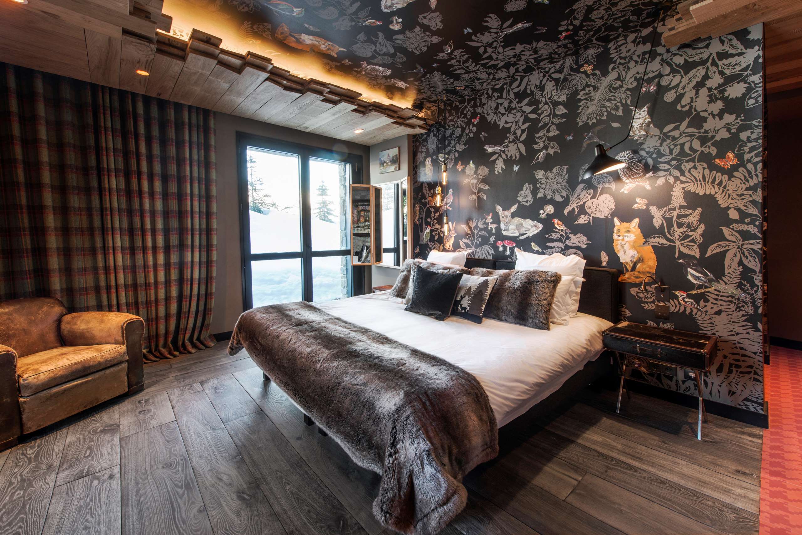chalet-artsy-bedroom-unique-elegant-stylish-cosy-interiordesign-luxury-courchevel1550
