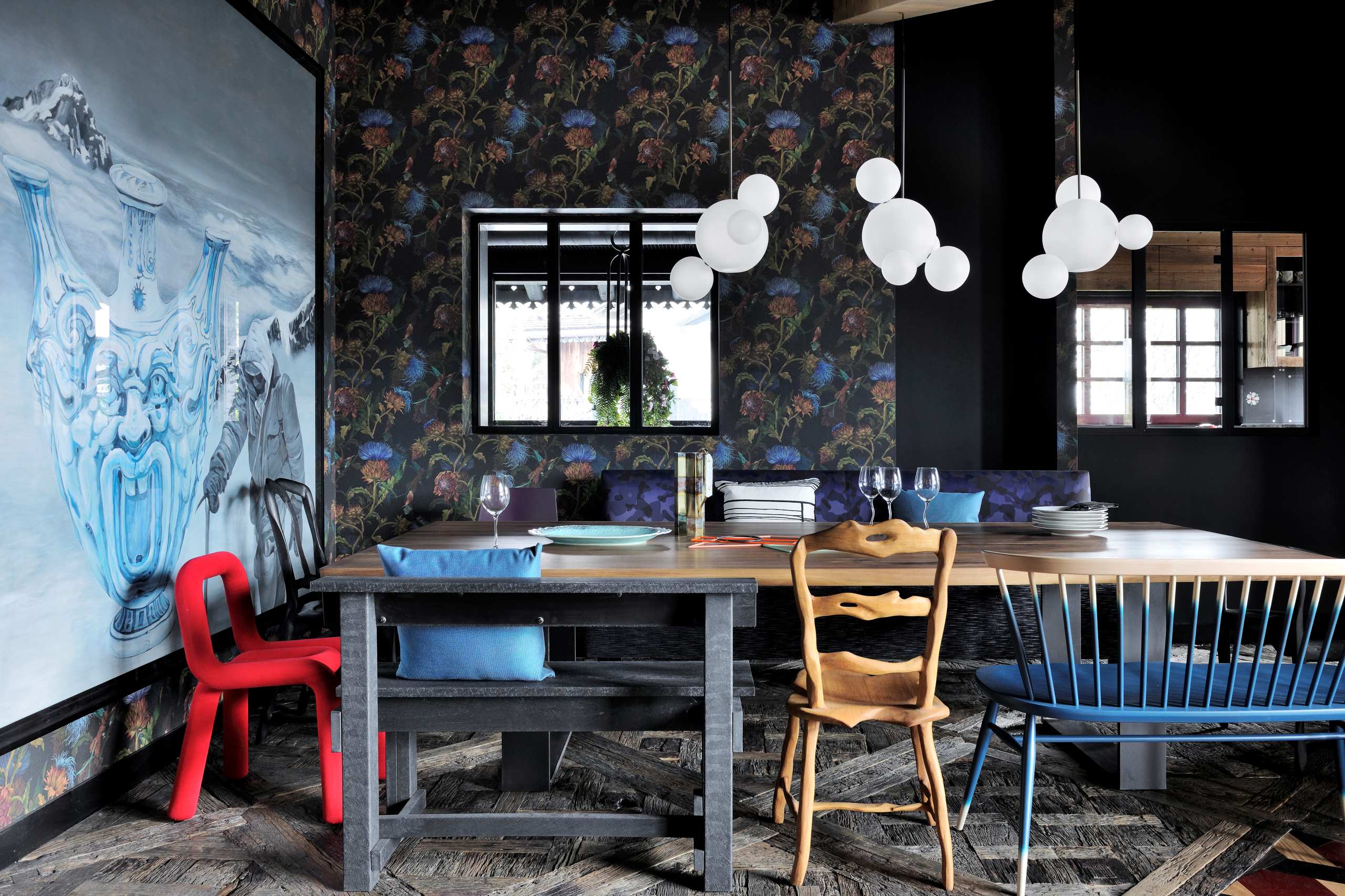 chalet-artsy-dining-room-artwork-unique-funky-modern-design-luxury-courchevel1550