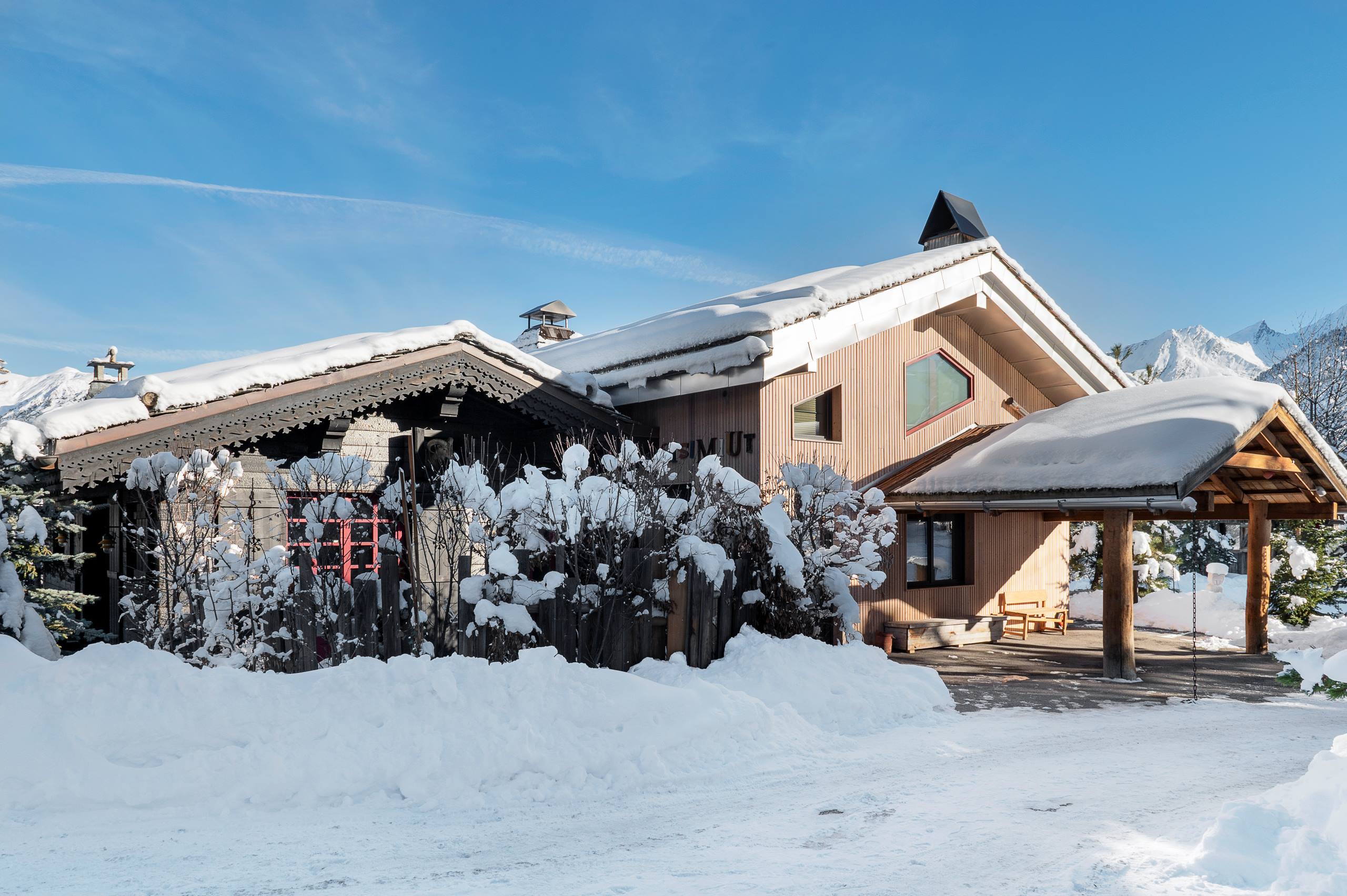 chalet-artsy-exterior-winter-daytime-luxury-rental-retreat-courchevel1550