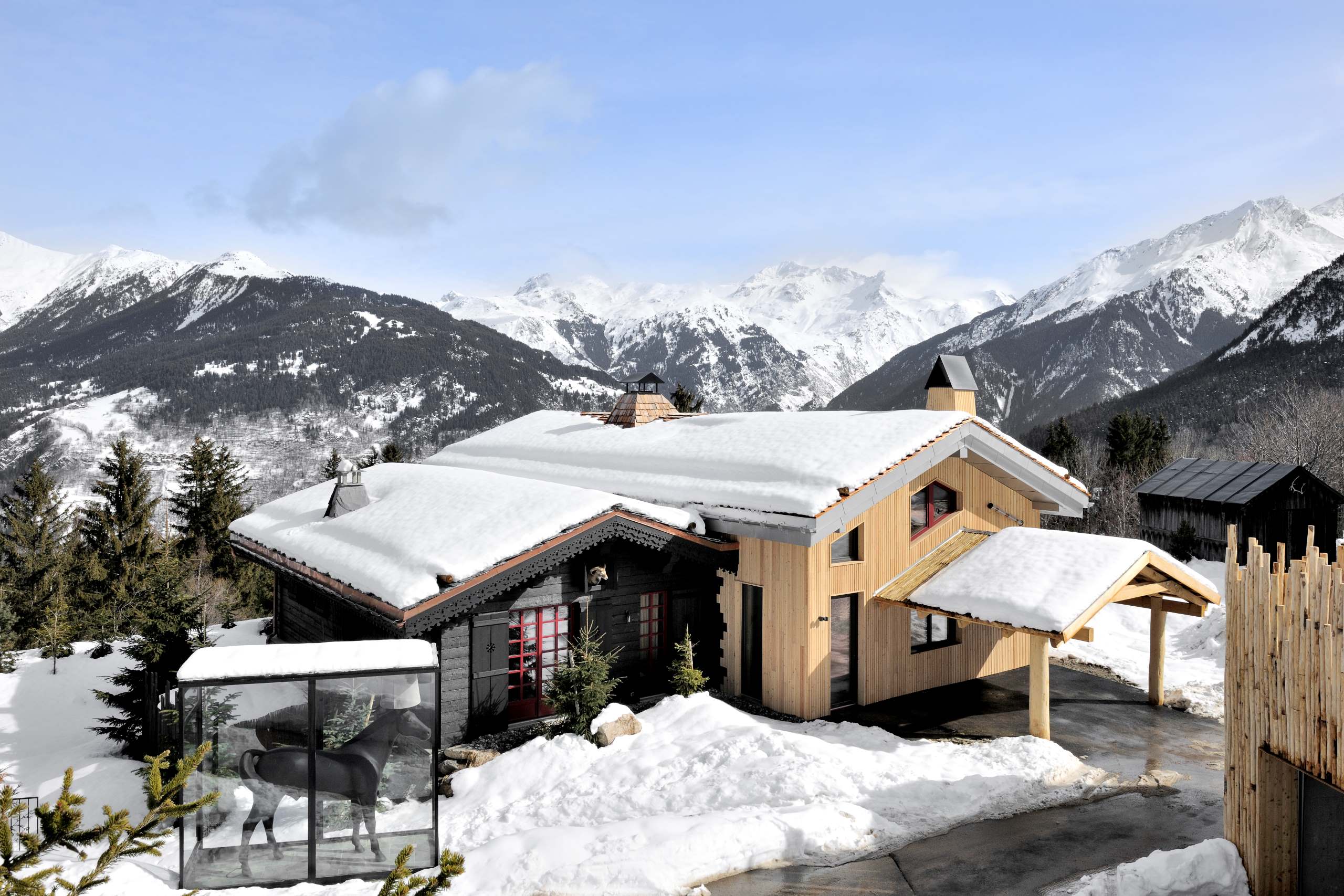 chalet-artsy-exterior-winter-luxury-alpine-rental-retreat-courchevel1550