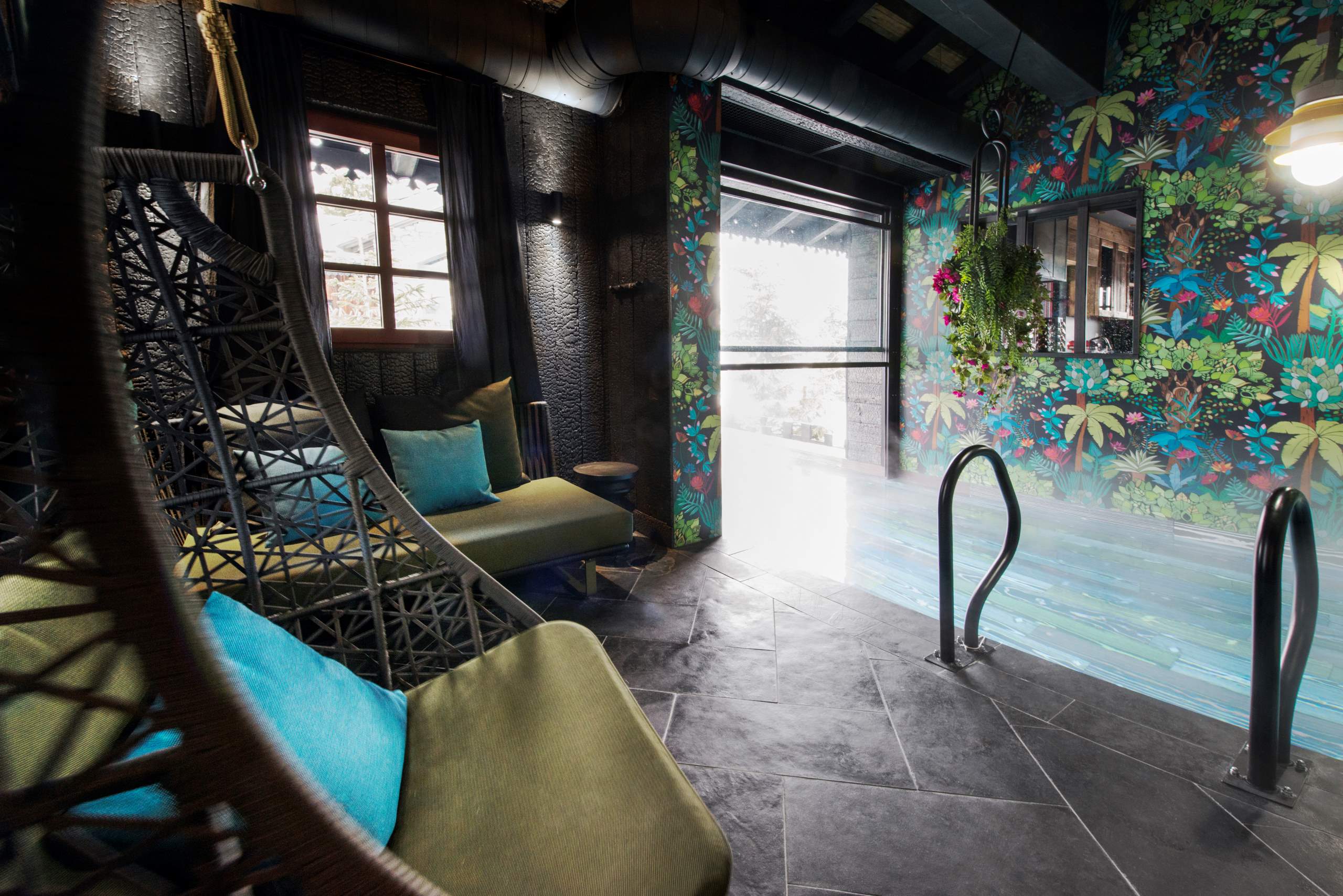 chalet-artsy-indoor-swimmingpool-wellness-spa-luxury-interior-courchevel1550