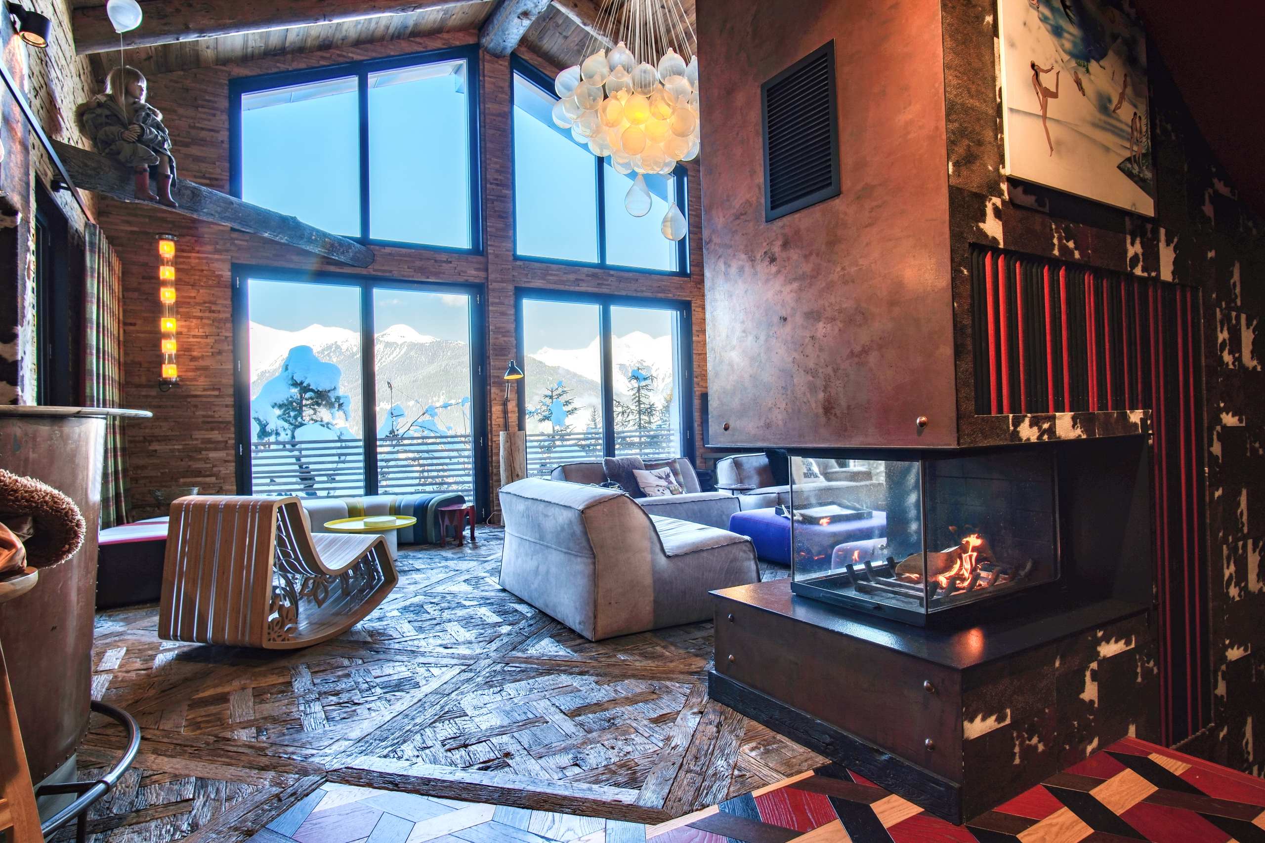 chalet-artsy-livingroom-fireplace-openplan-mountainview-unqiue-luxury-interiors-courchevel1550