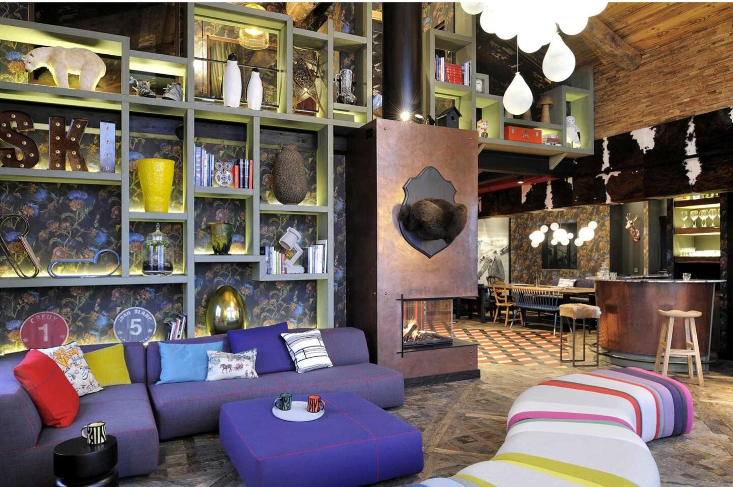 chalet-artsy-livingroom-lounge-bar-diningroom-openplan-modern-unique-interior-luxury-courchevel1550