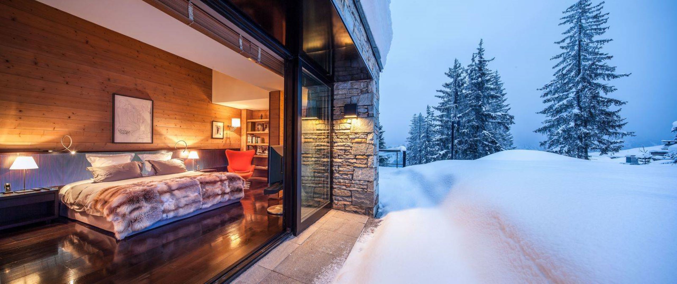 chalet-giselle-bedroom-terrace-winter-snow-scenic-views-cosy-luxury-rental-retreat-courchevel1850