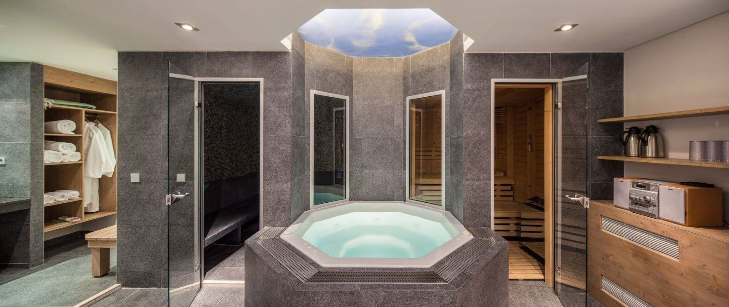 chalet-giselle-hottub-jacuzzi-sauna-steamroom-spa-relaxation-wellness-luxury-courchevel1850