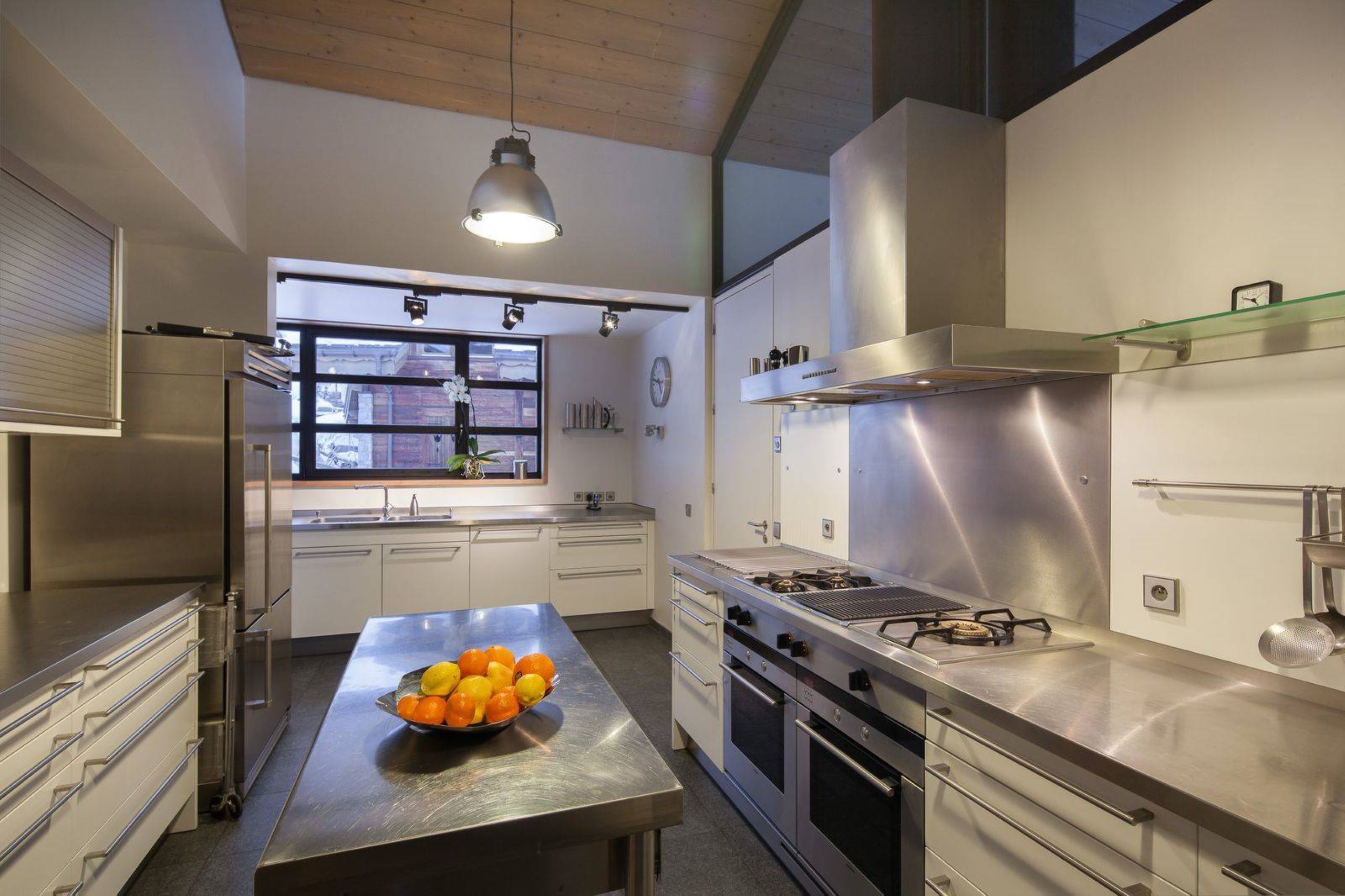 chalet-giselle-kitchen-sleek-professional-modern-luxury-courchevel1850
