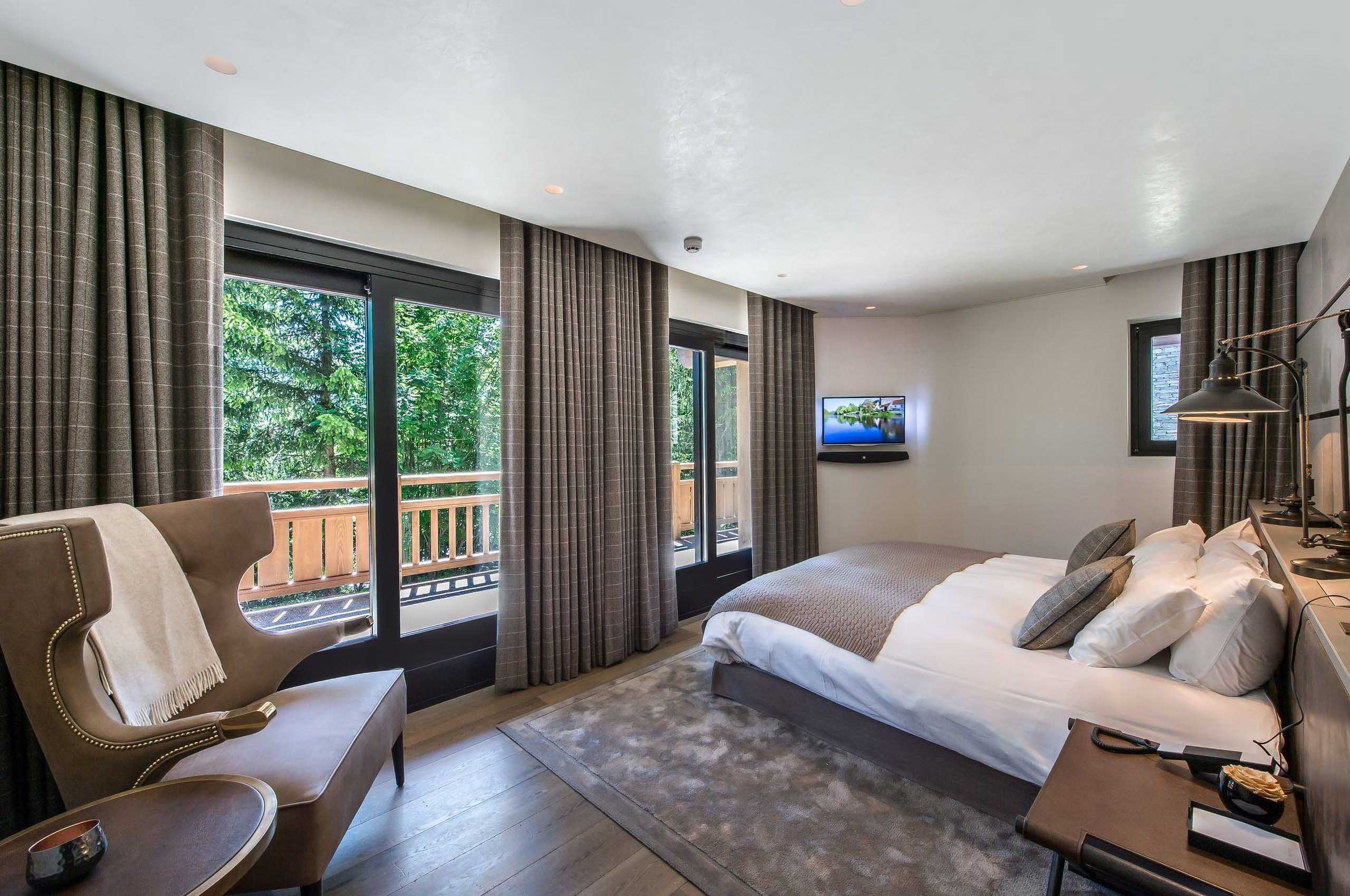 chalet-perce-bedroom-terrace-balcony-modern-luxury-design-courchevel1850