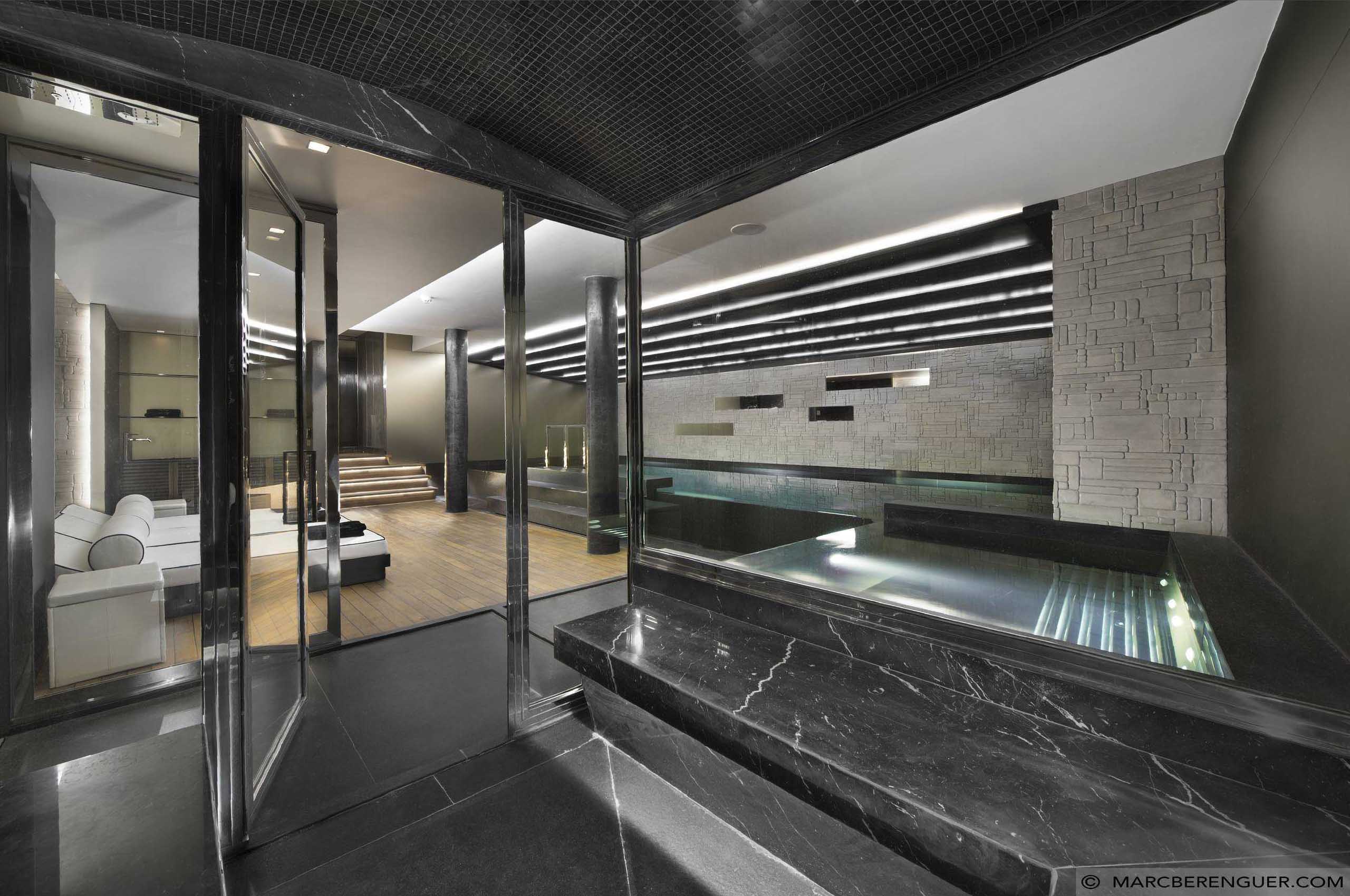 chalet-perce-indoorpool-steamroom-wellness-luxury-courchevel1850