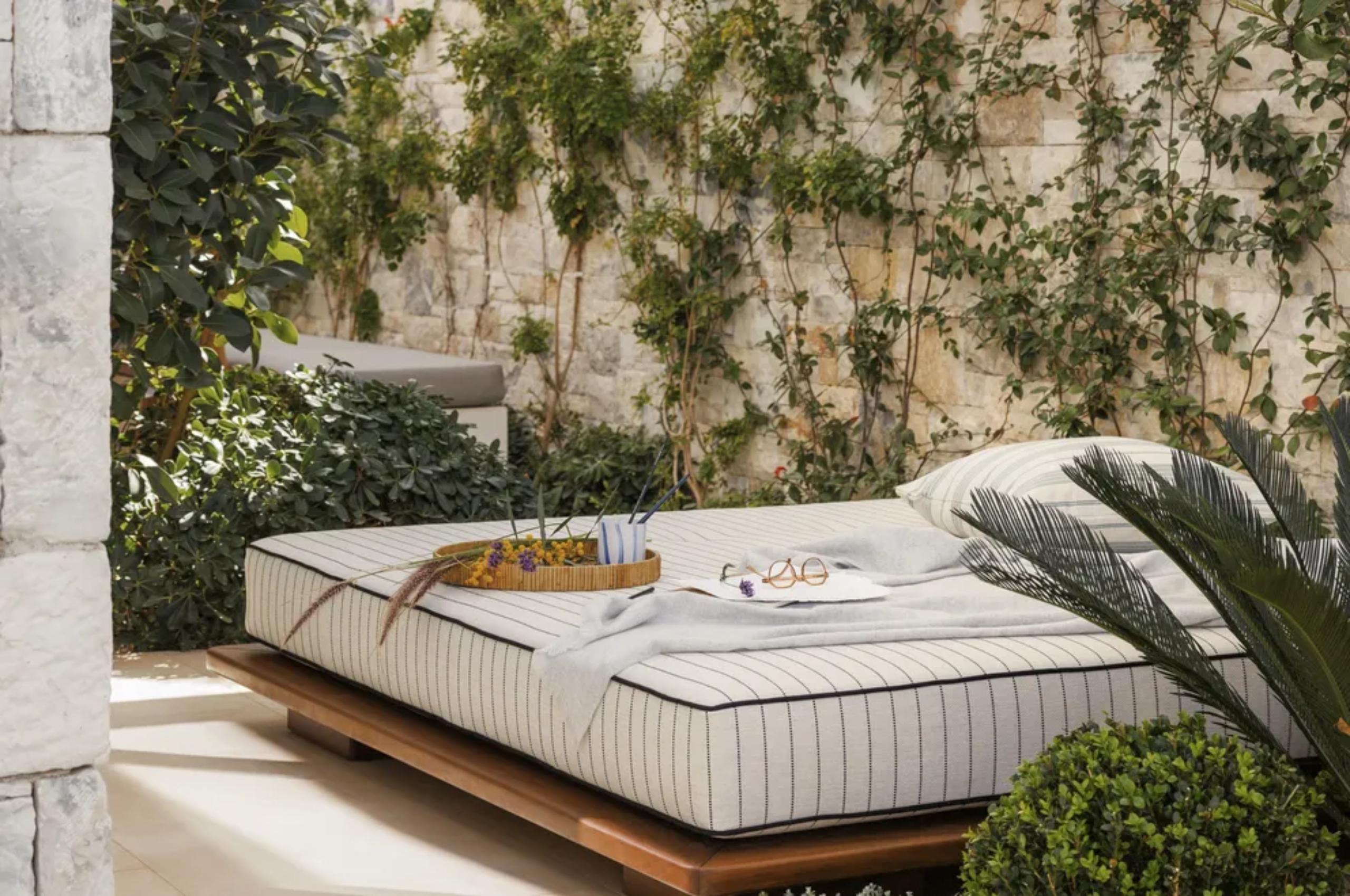 villa-astrid-day-bed-garden-tranquil-luxury-rental-retreat-athens