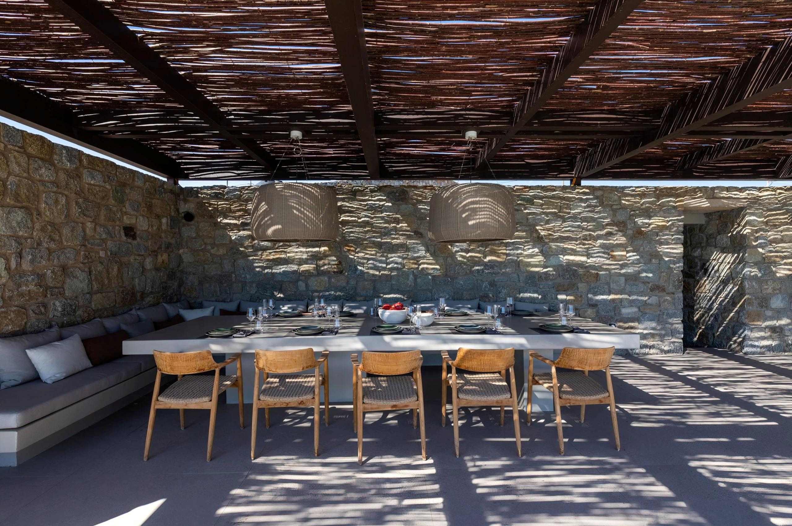 villa-august-alfresco-dining-area-veranda-covered-seating-luxury-mykonos
