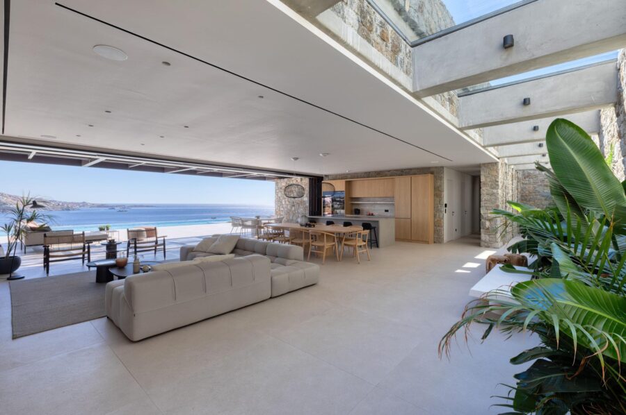 villa-august-living-area-lounge-dining-kitchen-spacious-bright-modern-interiors-sea-view-luxury-mykonos