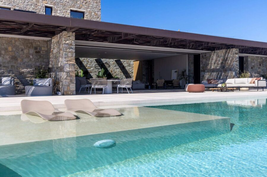 villa-august-swimming-pool-pool-seats-terrace-outdoor-dining-lounge-luxury-mykonos