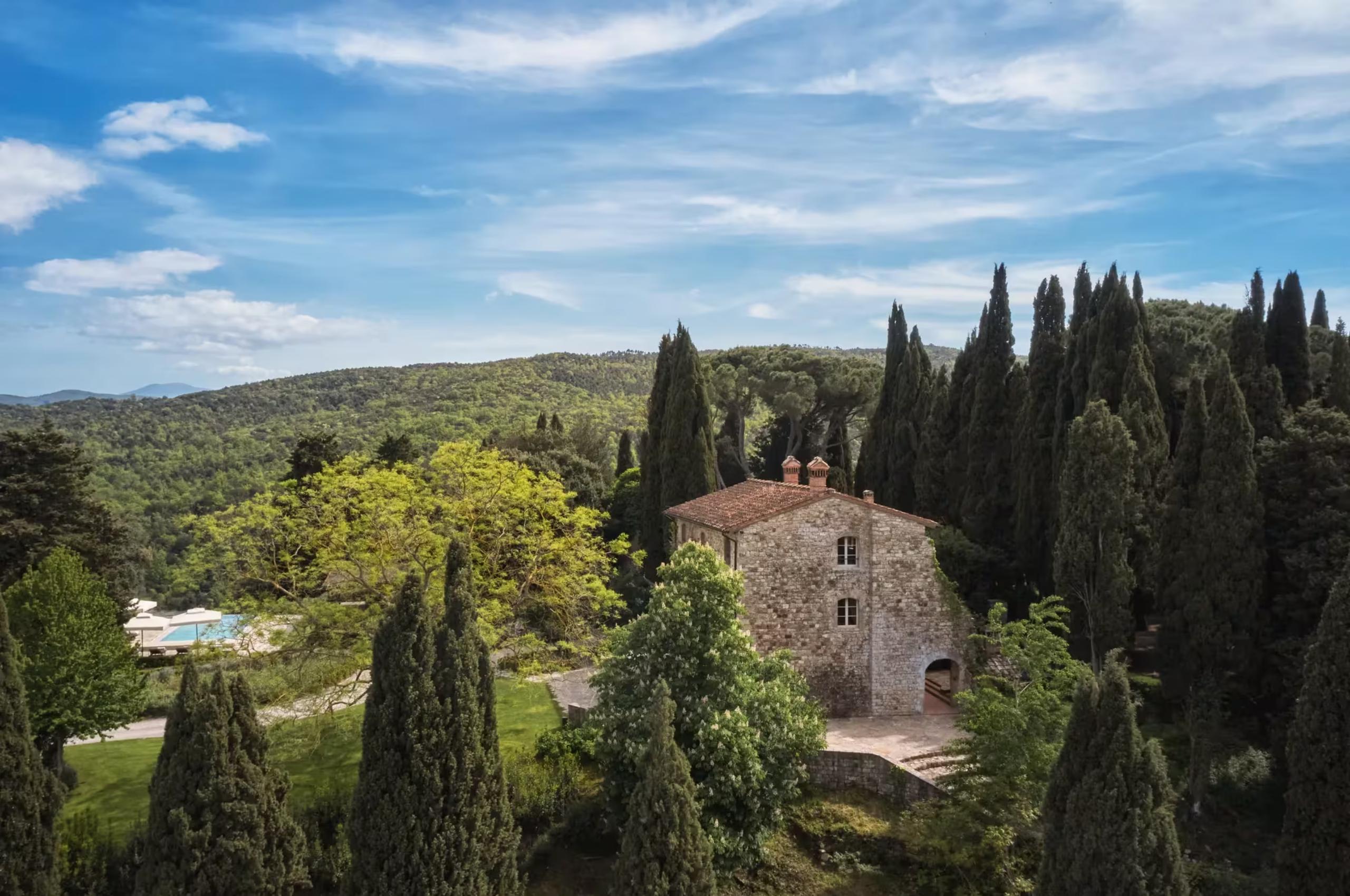 villa-carlotta-exterior-countryside-retreat-luxury-rental-tuscany