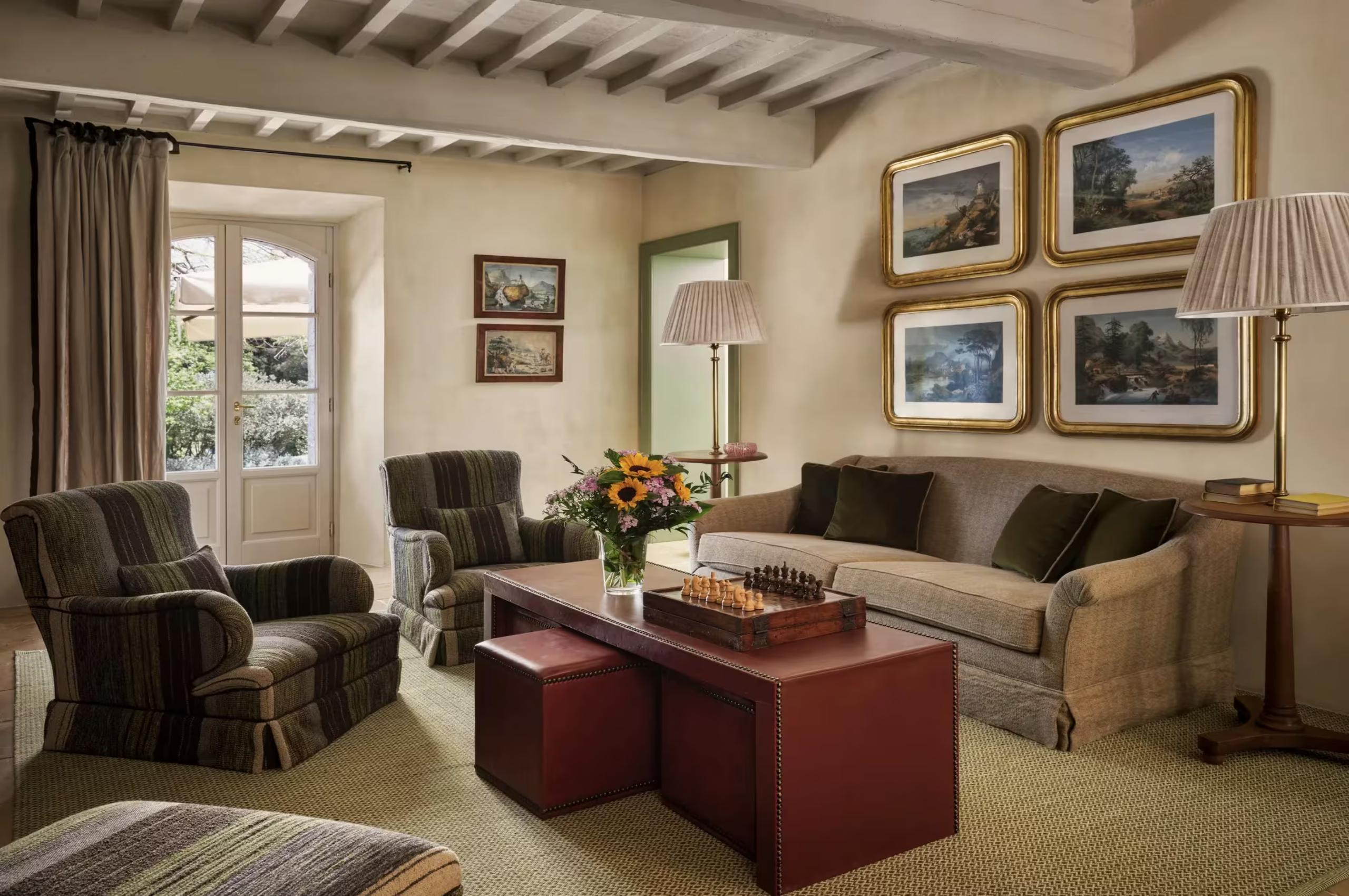 villa-carlotta-living-room-lounge-elegant-serene-traditional-interior-design-luxury-tuscany