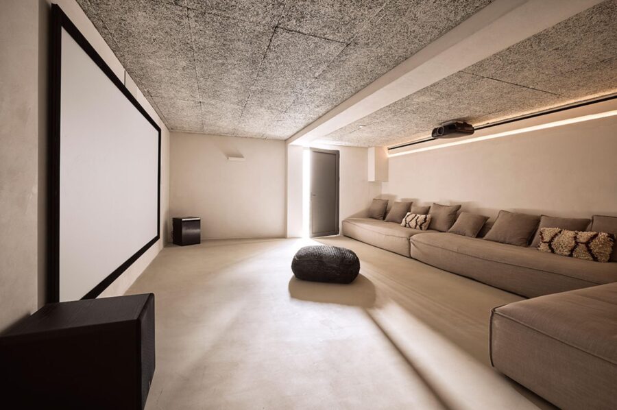 villa-daphne-cinema-room-film-night-movie-family-friendly-luxury-mykonos