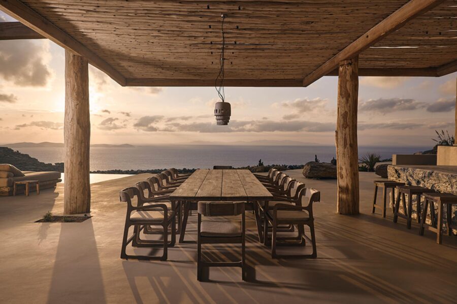 villa-daphne-outdoor-dining-table-terrace-sea-view-luxury-rental-retreat-mykonos