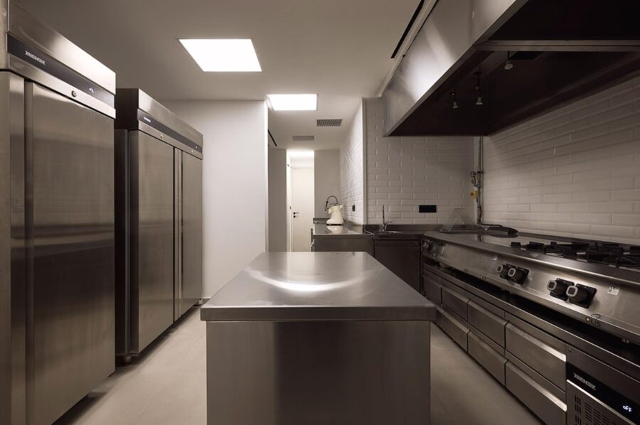villa-daphne-proffessional-kitchen-chef-dinner-luxury-rental-retreat-mykonos