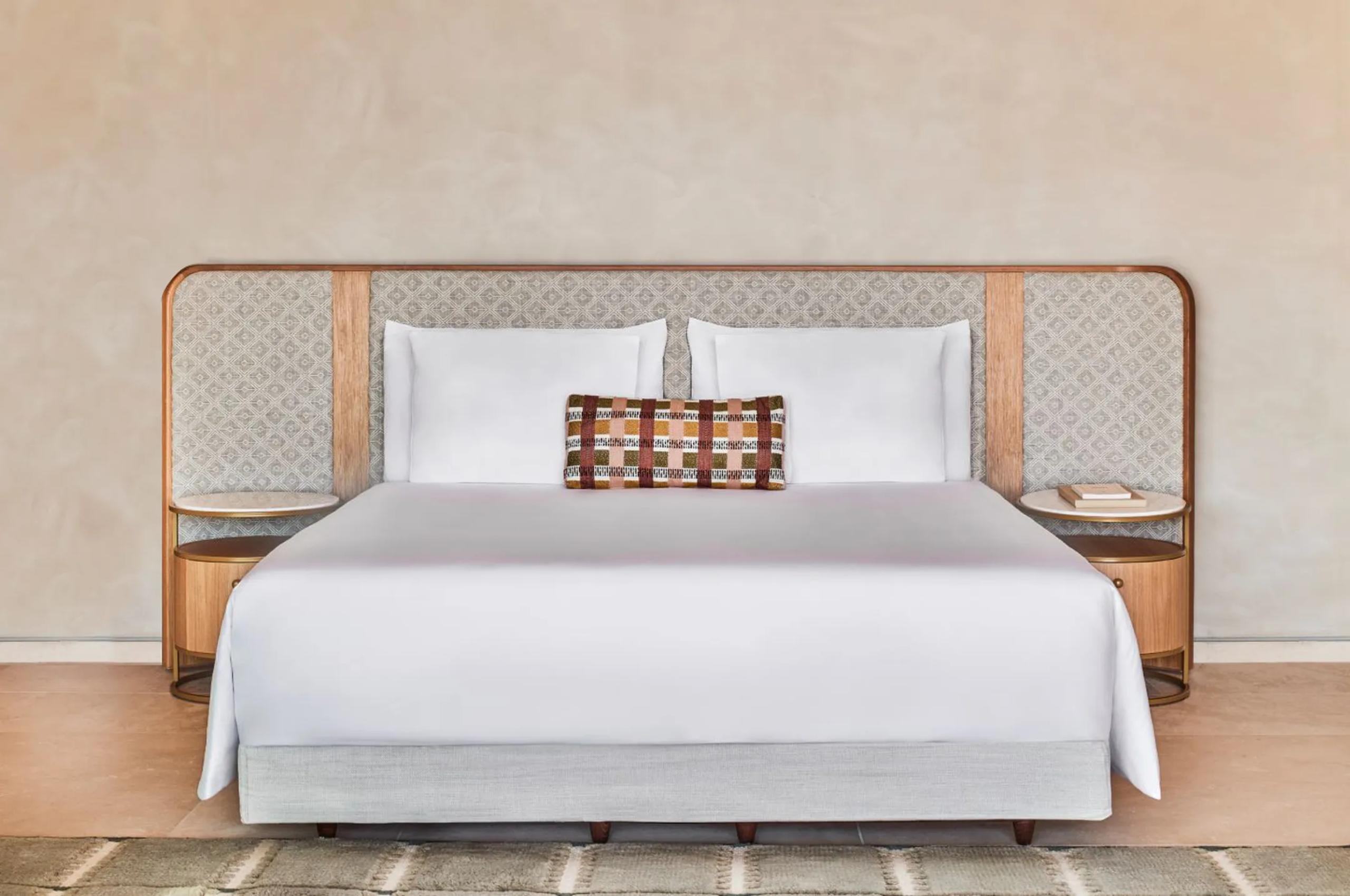 villa-delilah-bedroom-sleek-serene-elegant-design-luxury-mykonos